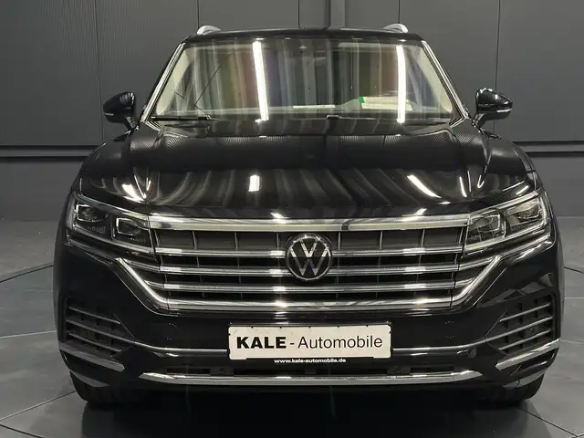 Volkswagen Touareg view 8