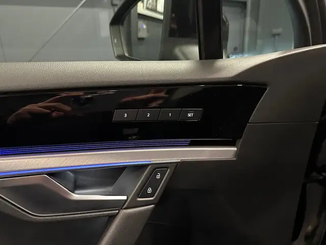 Volkswagen Touareg view 14