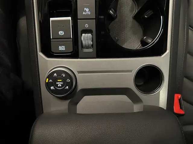 Volkswagen Touareg view 20