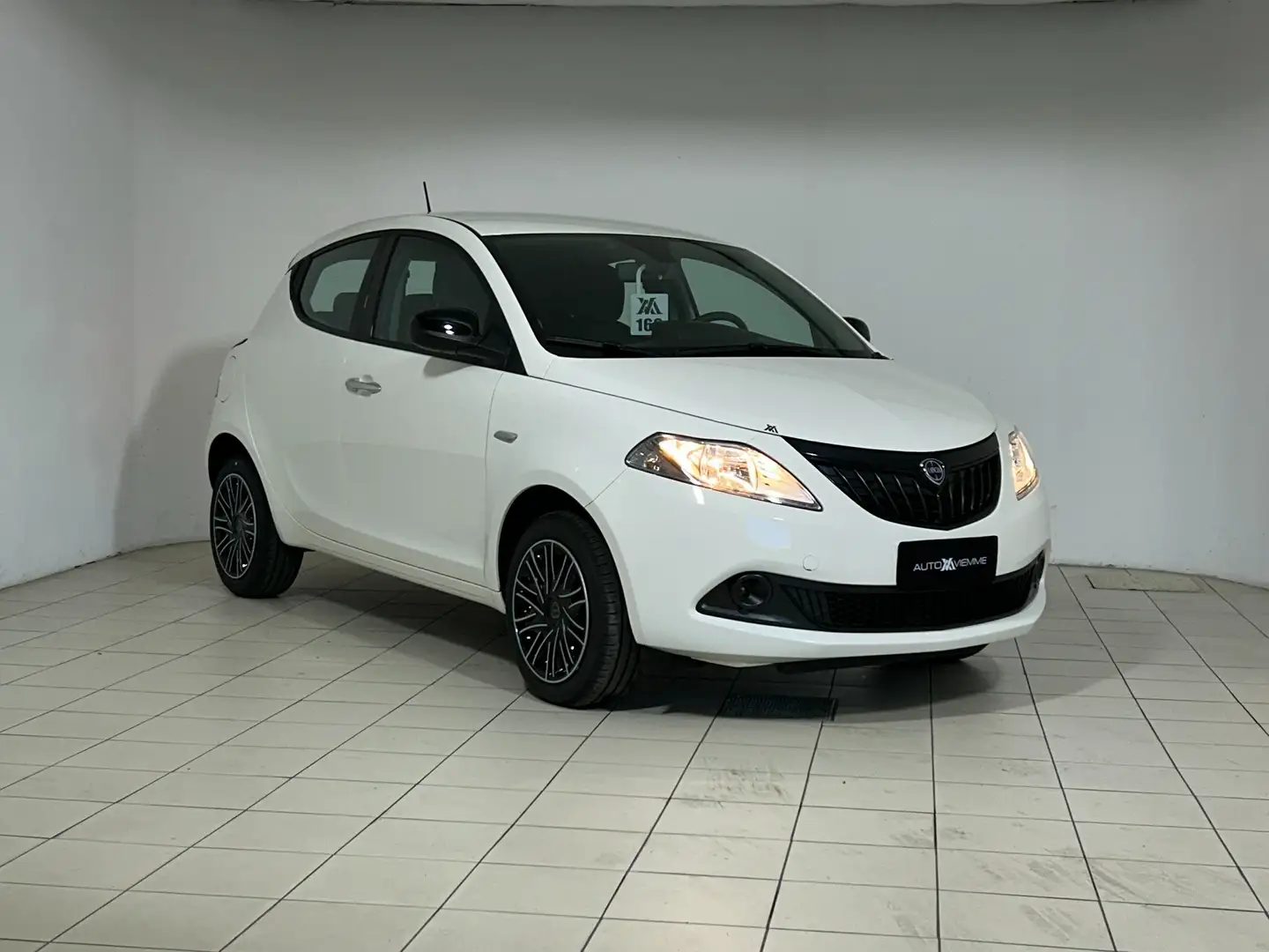 Lancia Ypsilon Gold + cerchi da 15' 70 cv Bianco - 2