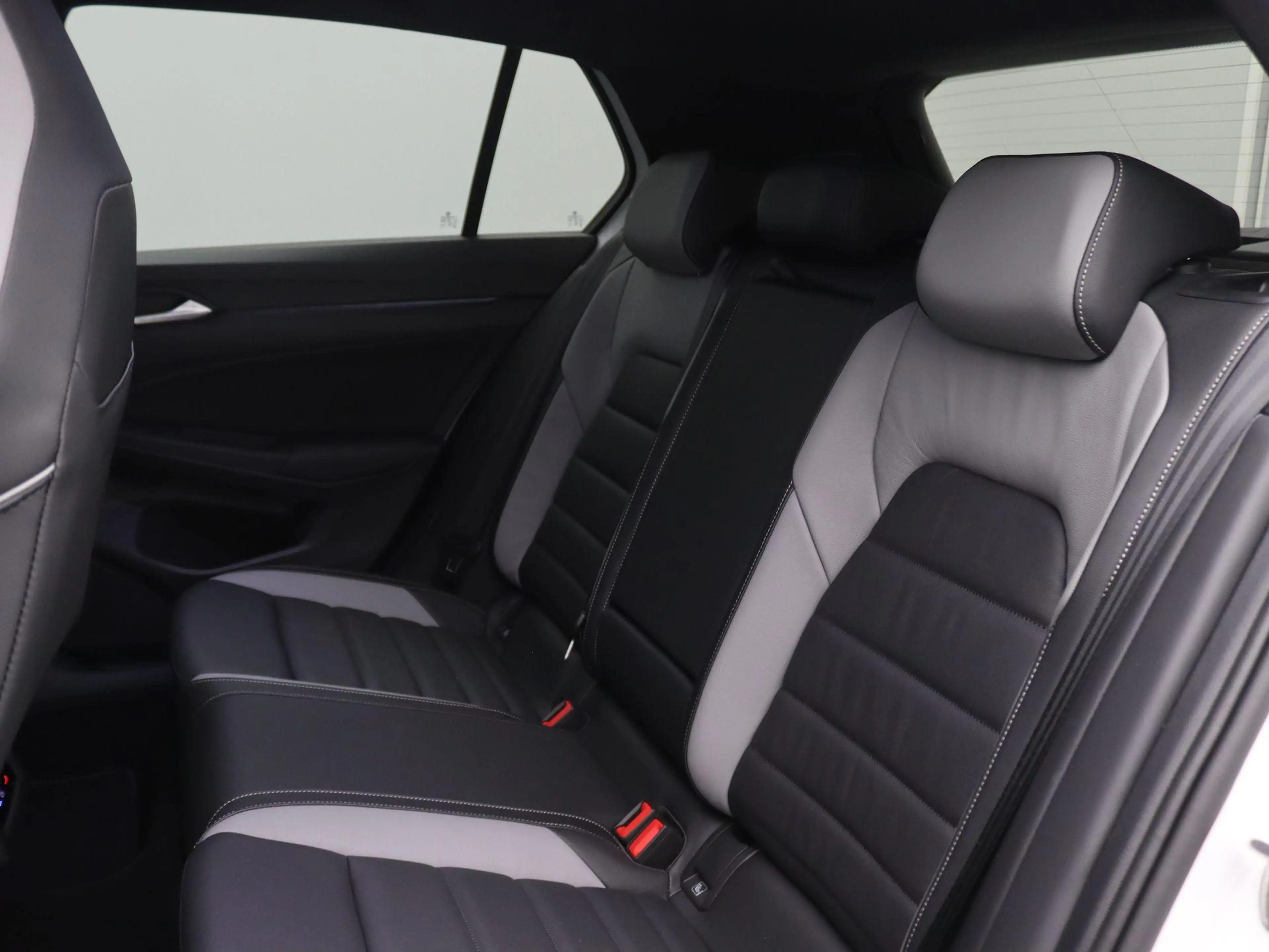Volkswagen Golf GTE 1.5 eHybrid 272 PK DSG Black style, Leder, Trekhaa — photo 7