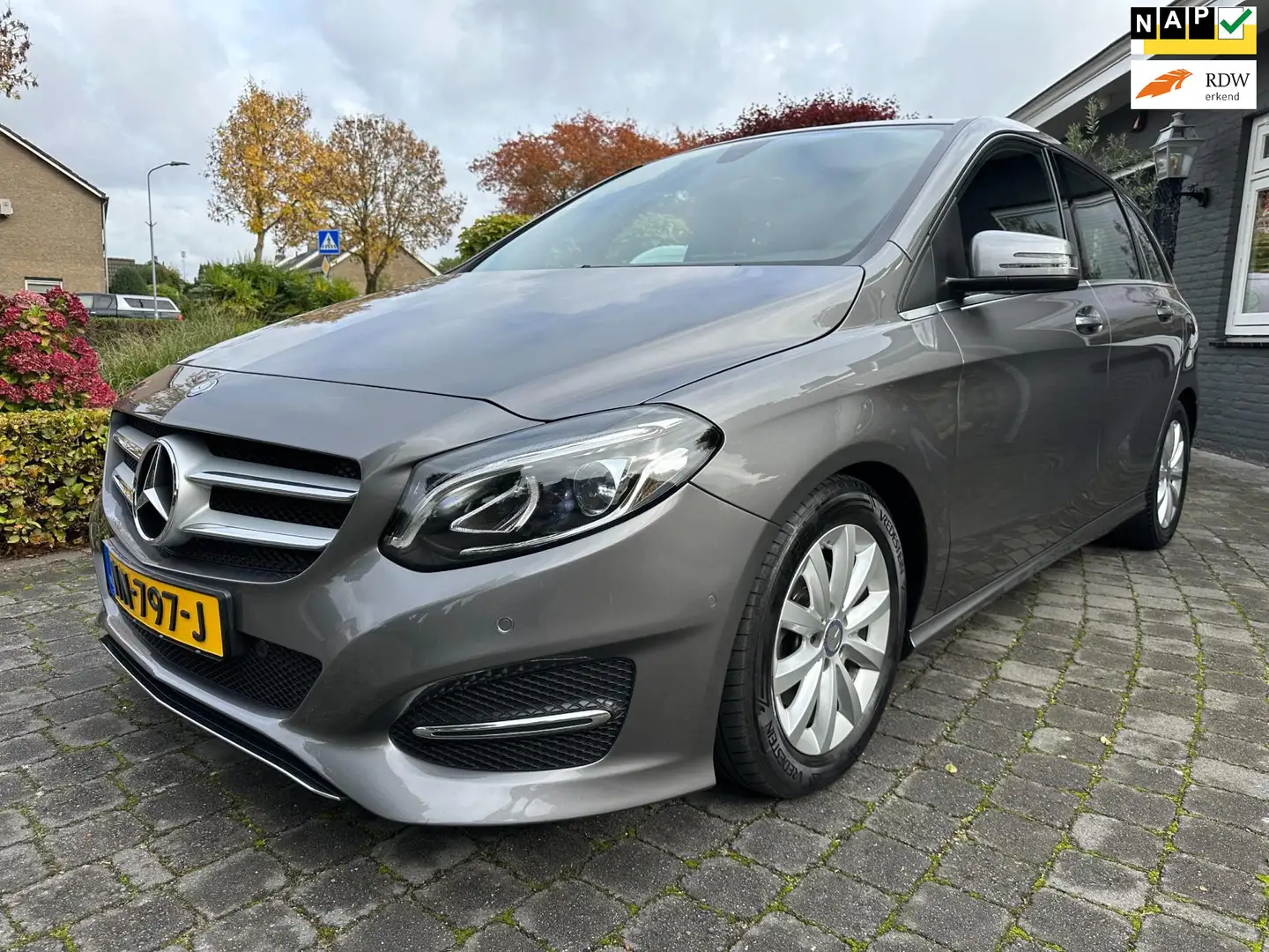 Mercedes-Benz B 180 Business Solution, Org NL, Dealer onderhouden Gris - 1