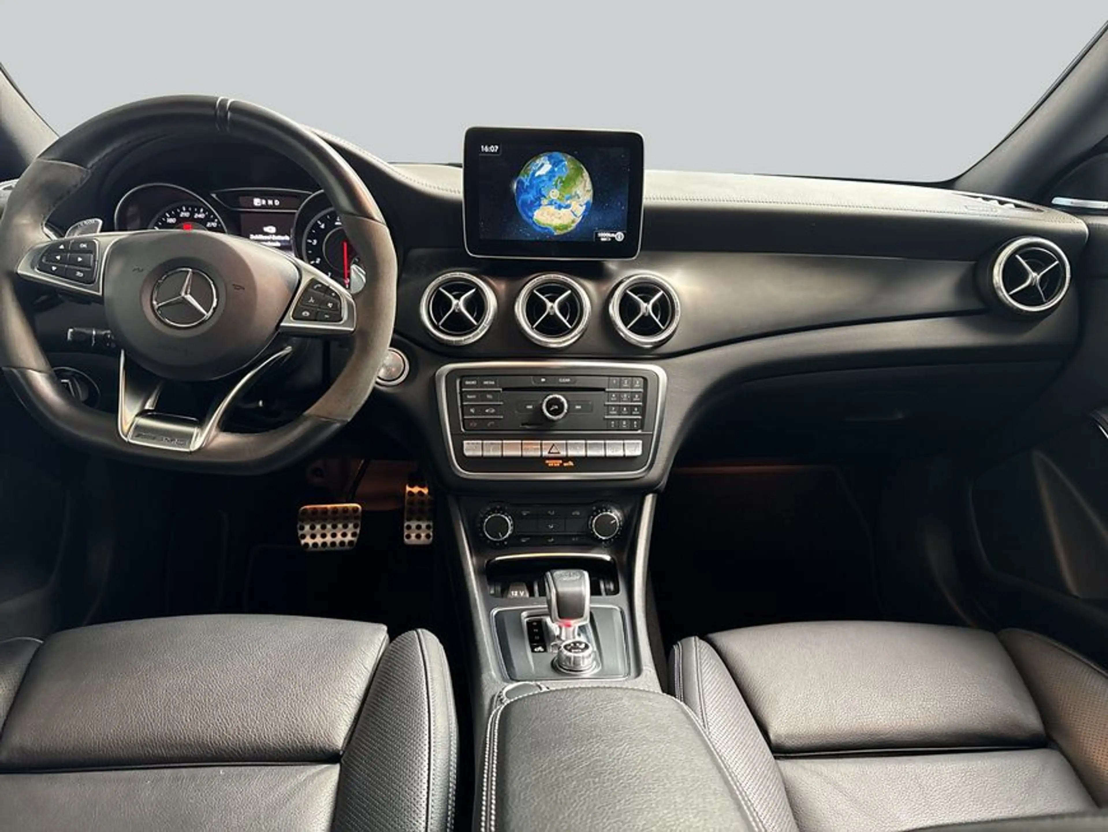 Mercedes-Benz CLA 45 AMG CLA — photo 13