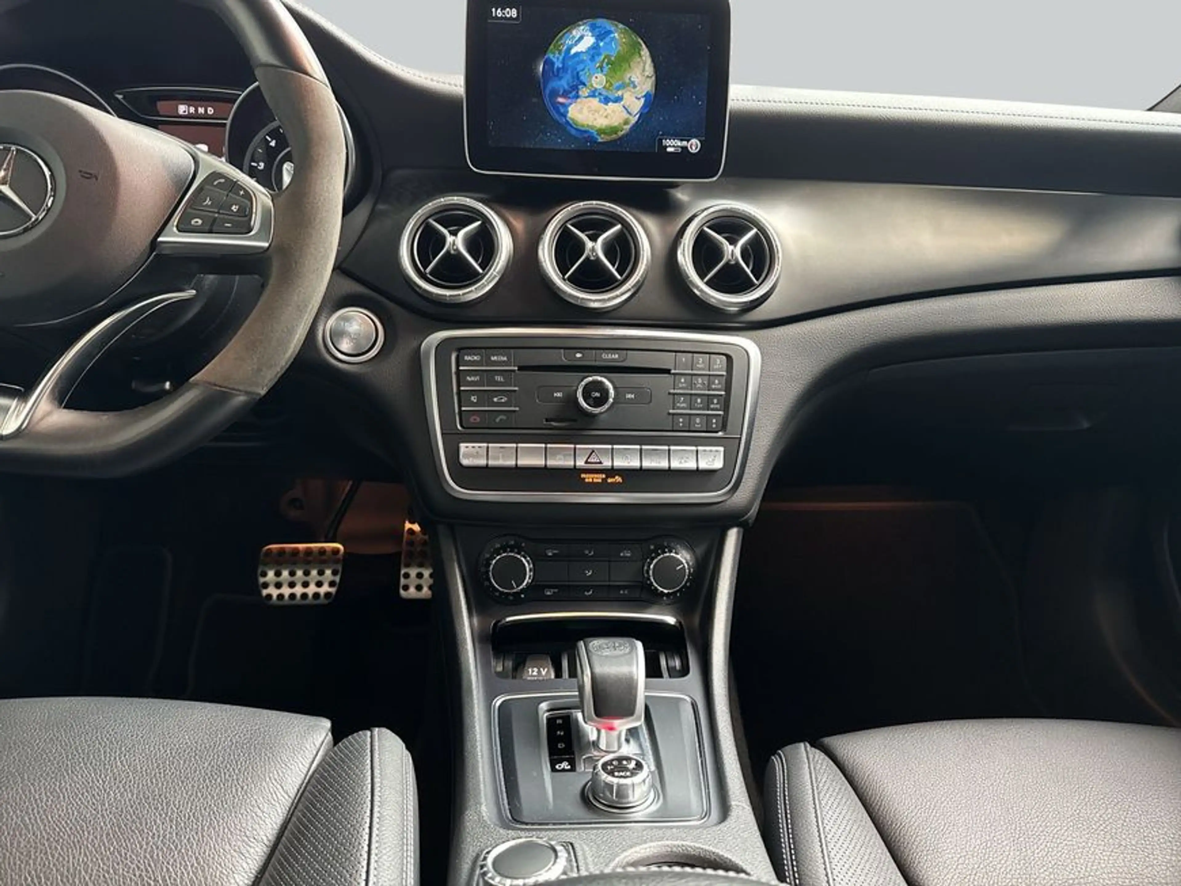Mercedes-Benz CLA 45 AMG CLA — photo 14