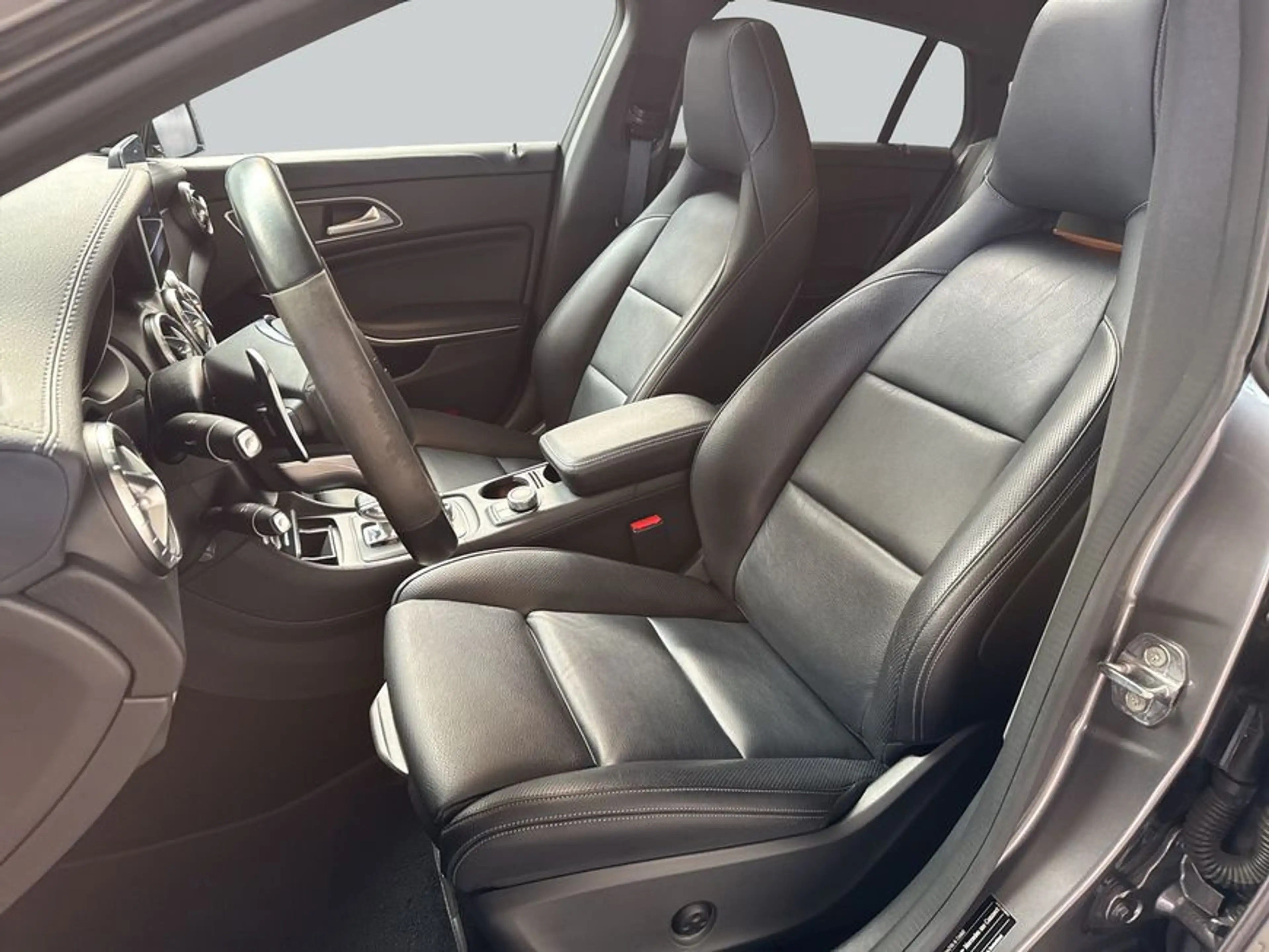 Mercedes-Benz CLA 45 AMG CLA — photo 10