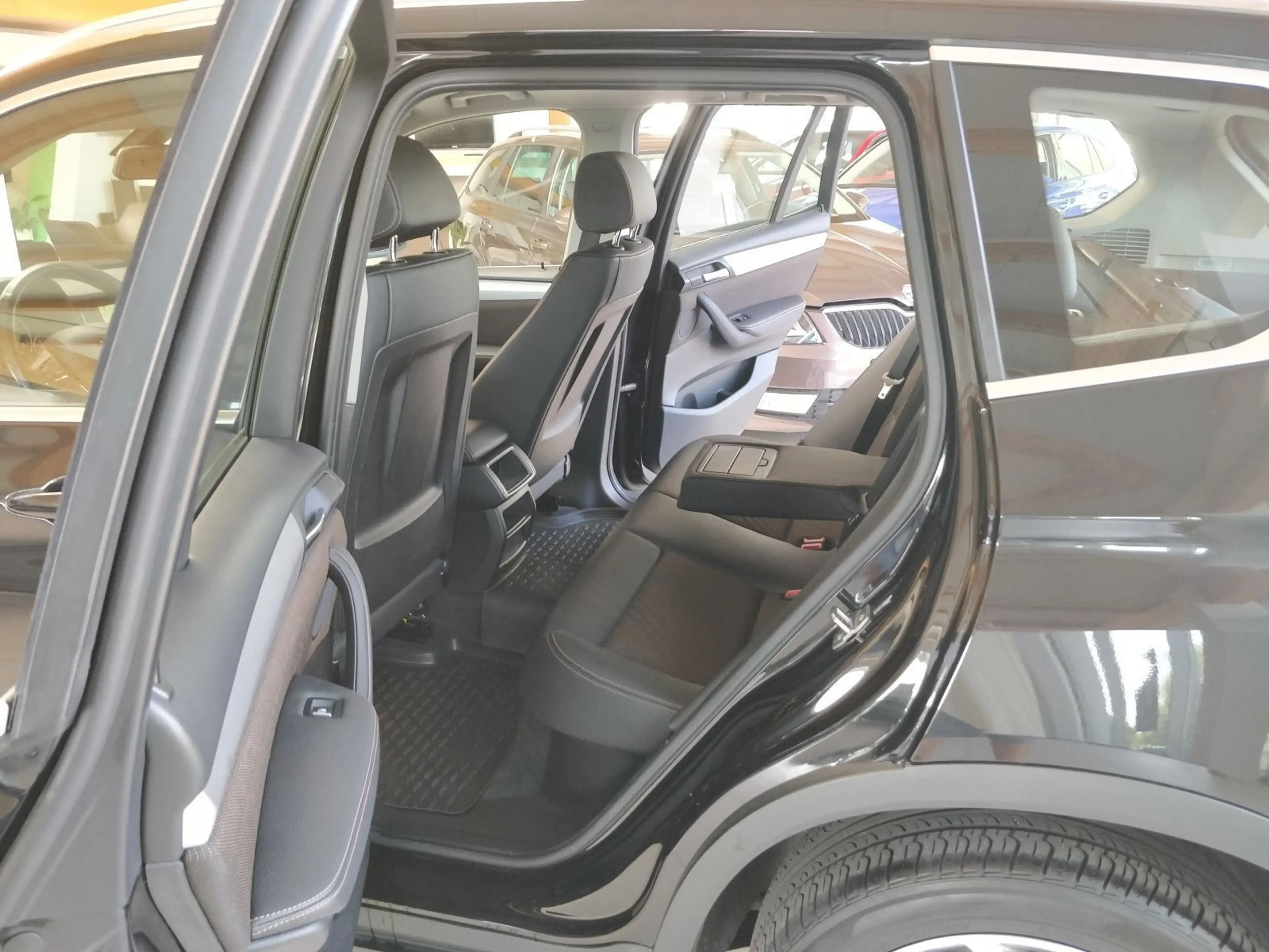 BMW X3 xDrive 20d 190PS AHK RFK 18"ALU LEDER NAVI KL — photo 14