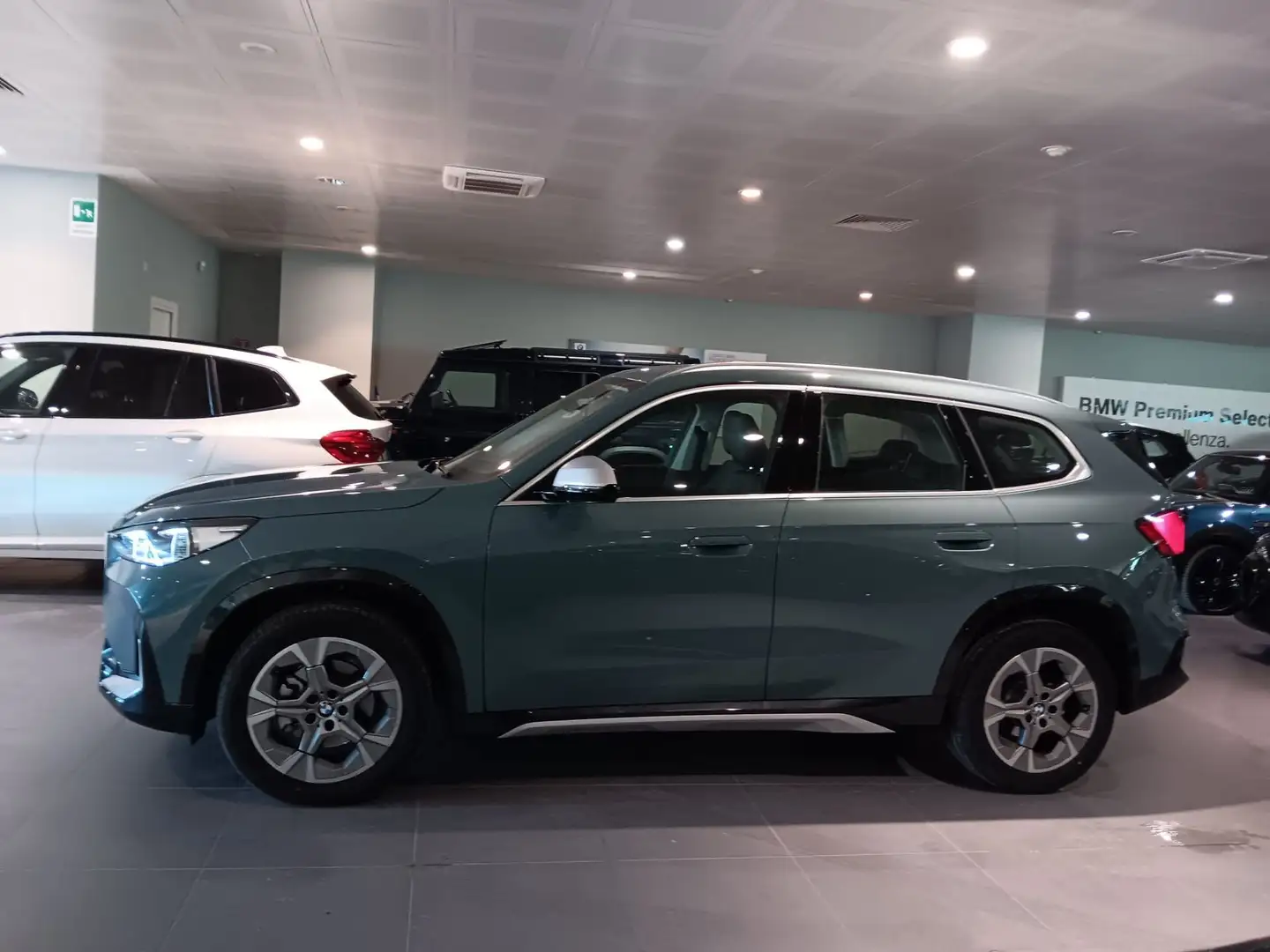 BMW X1 sdrive18i X-Line Edition Signature auto Grau - 2