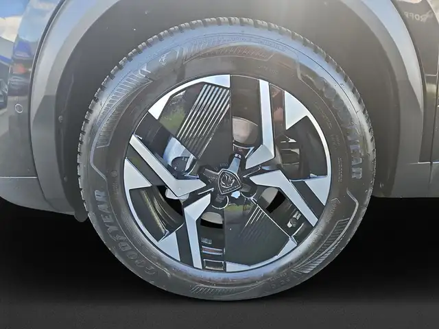 Peugeot 2008 view 9