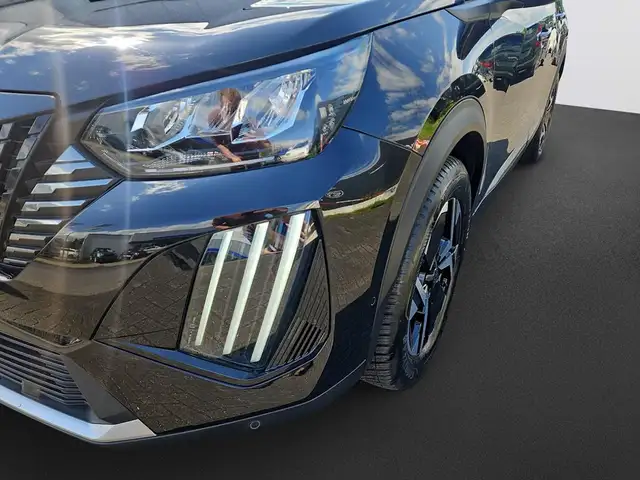 Peugeot 2008 view 10