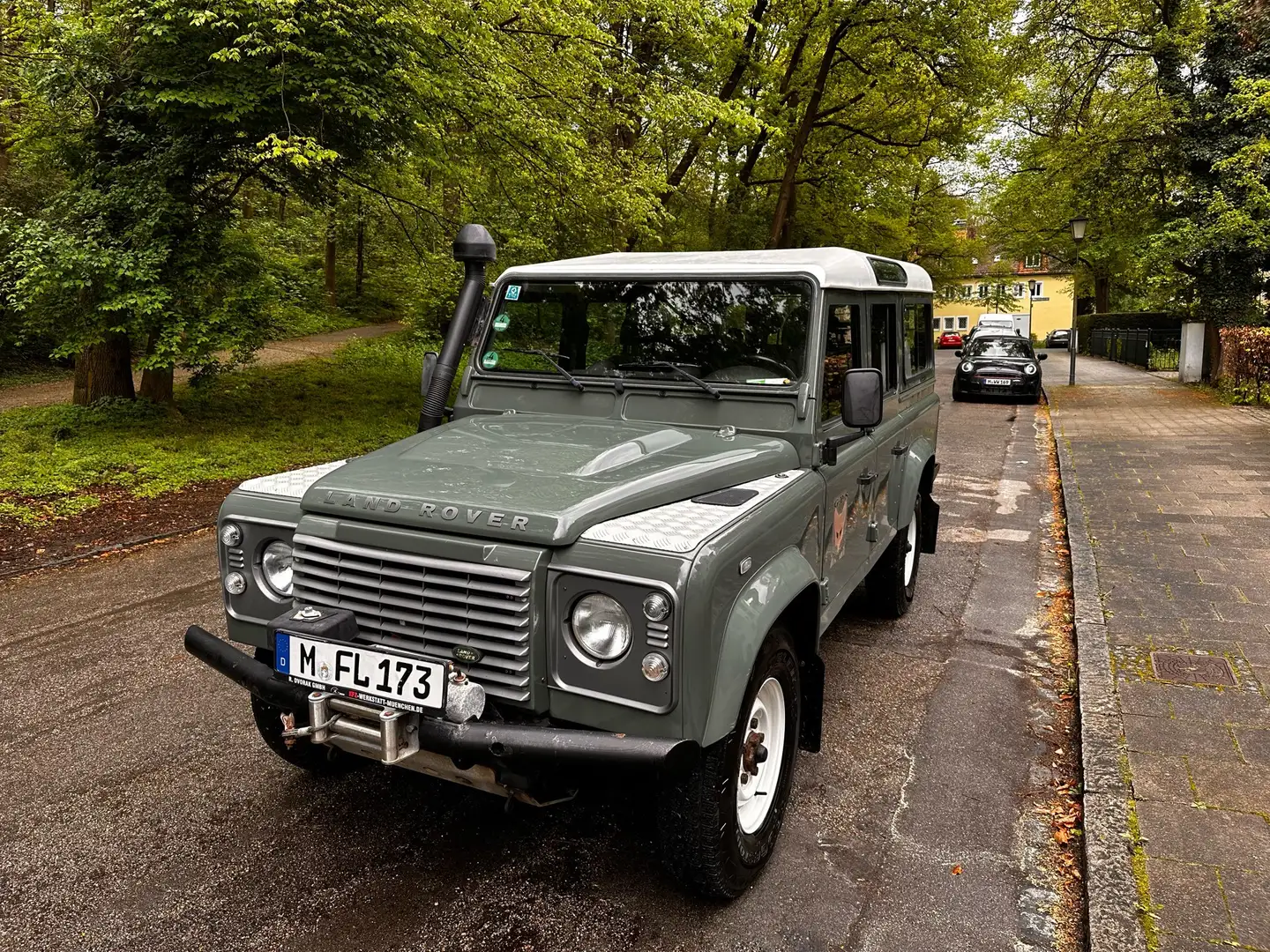 Land Rover Defender 110 Station Wagon S Green - 1