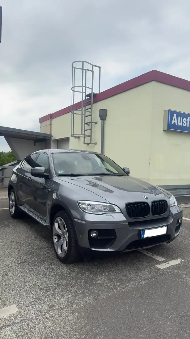 BMW X6 xDrive30d M Paket Grijs - 2