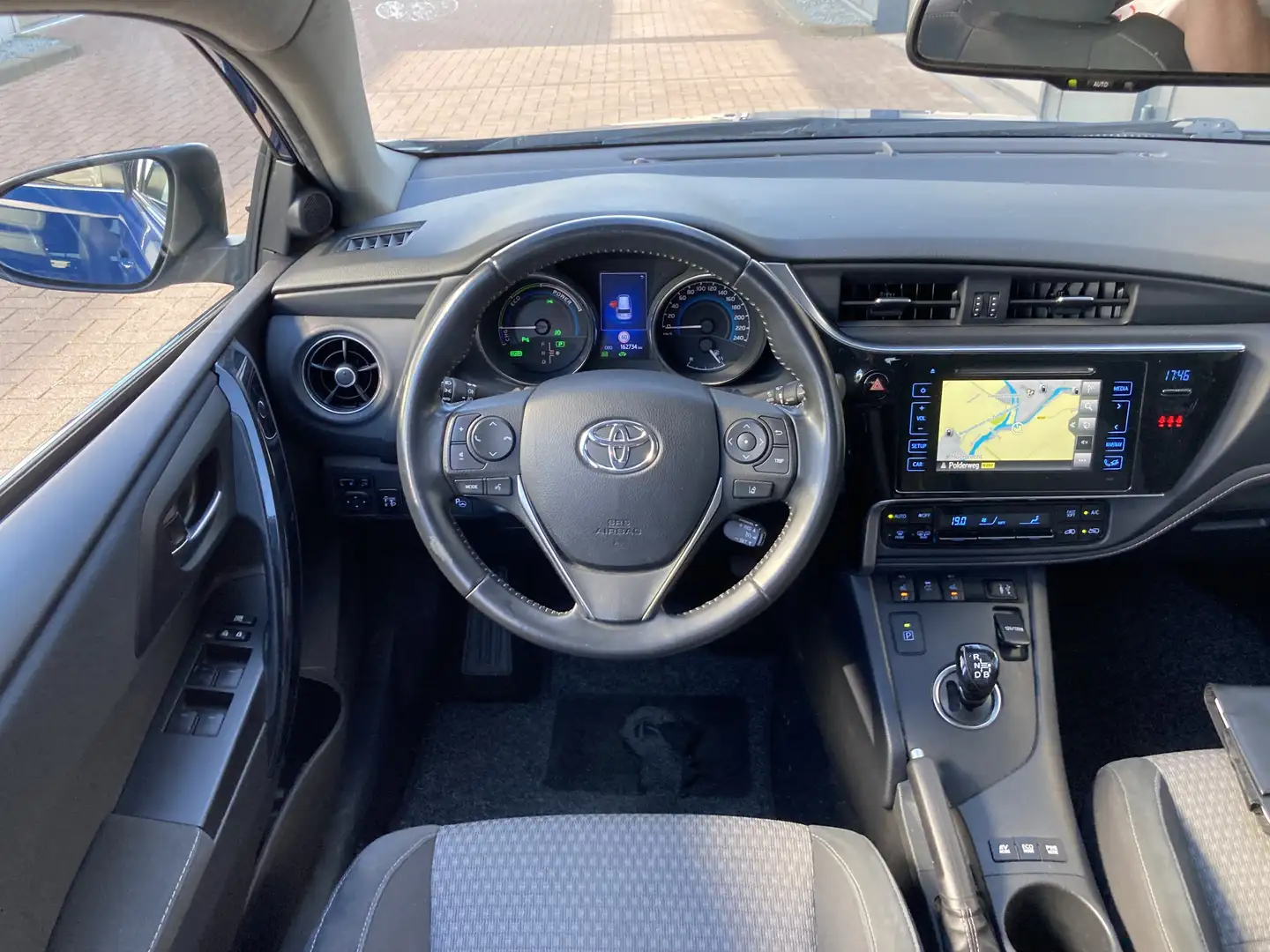 Toyota Auris Touring Sports 1.8 Hybrid Dynamic Ultimate KEYLESS Blauw - 2