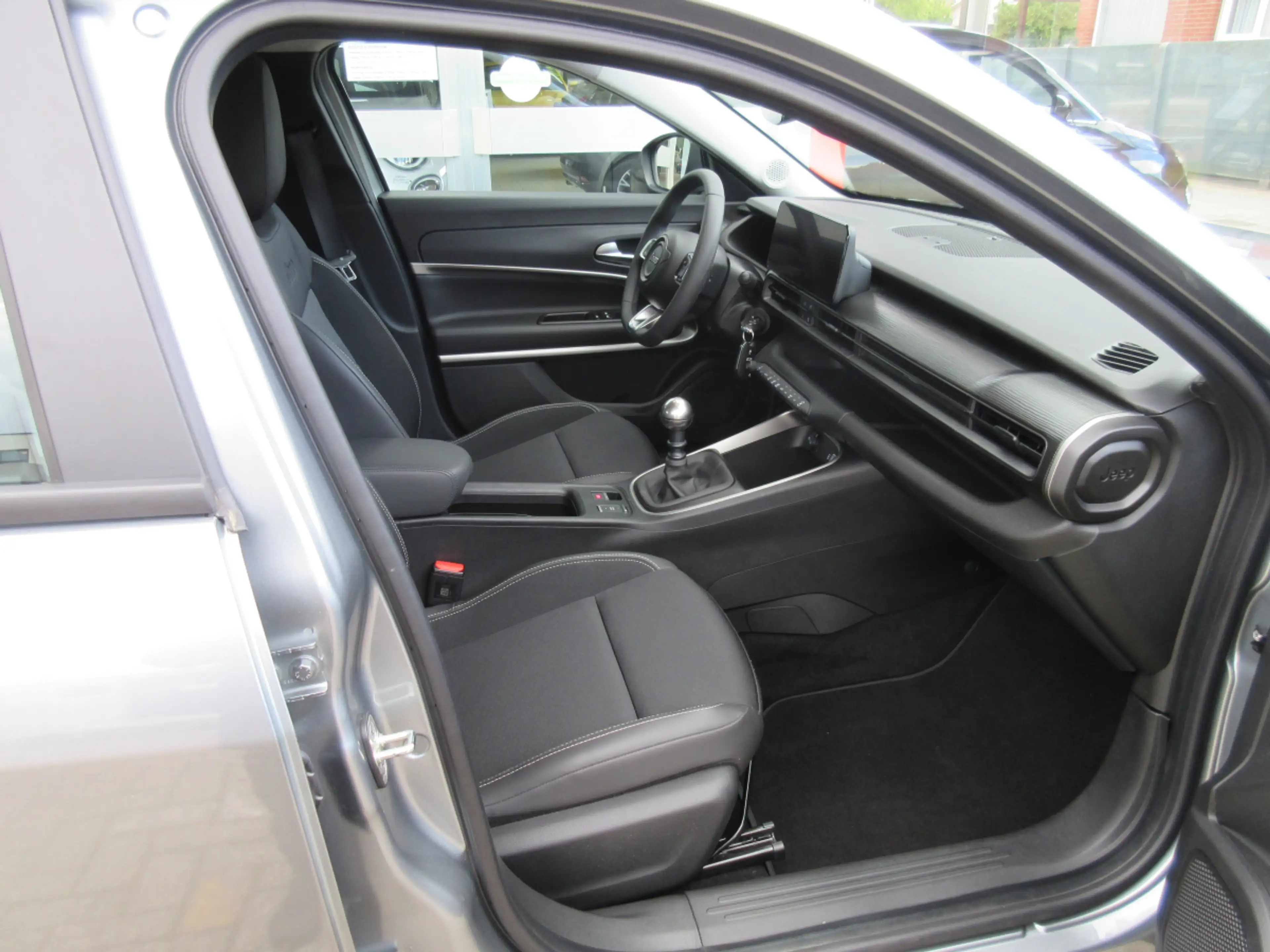 Jeep Avenger 1.2 ALTITUDE — photo 5