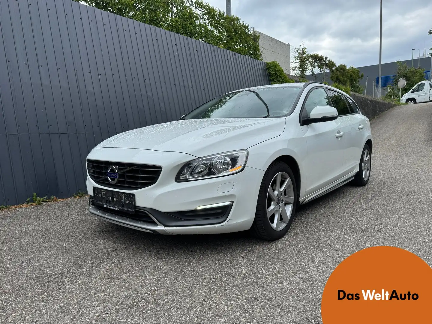 Volvo V60 D2 Kinetic Powershift Weiß - 1