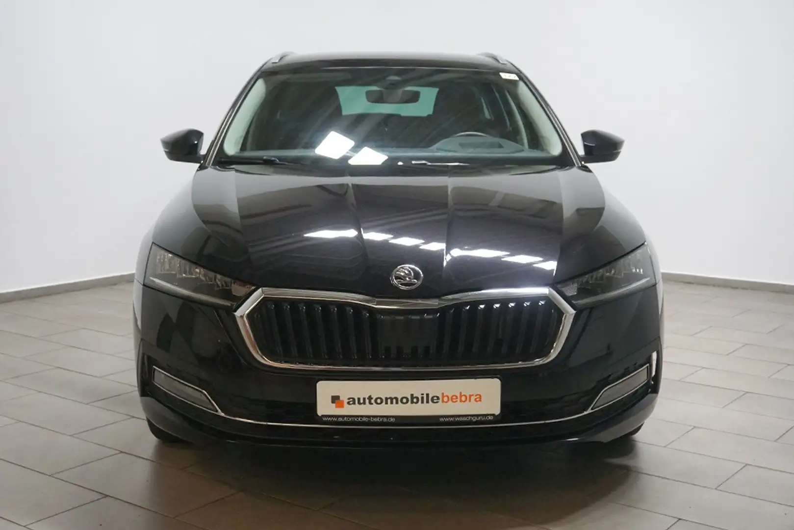 Skoda Octavia 2.0TDI DSG Style Virtual HUD Navi Schwarz - 2