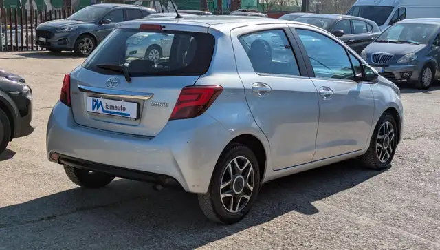 Toyota Yaris view 3