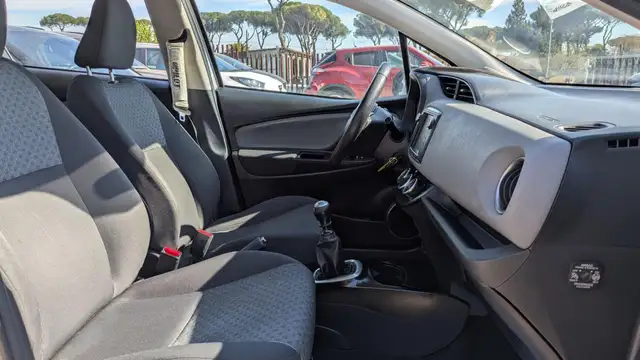 Toyota Yaris view 13