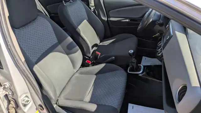 Toyota Yaris view 12
