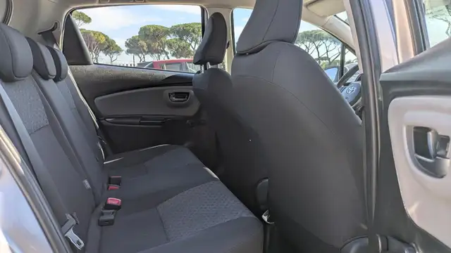 Toyota Yaris view 15