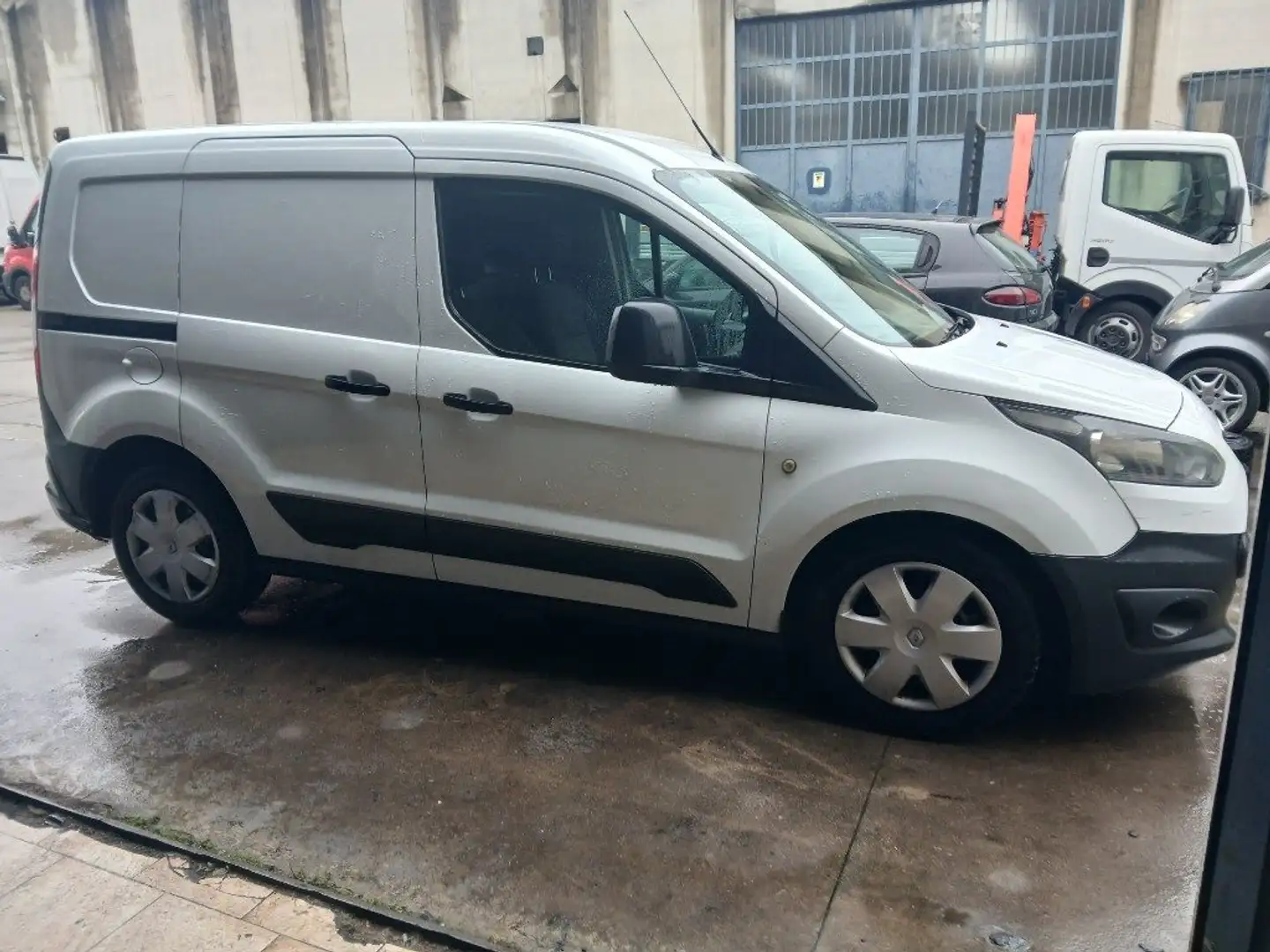 Ford Tourneo Connect 7 1.5 TDCi 120 CV Bianco - 1