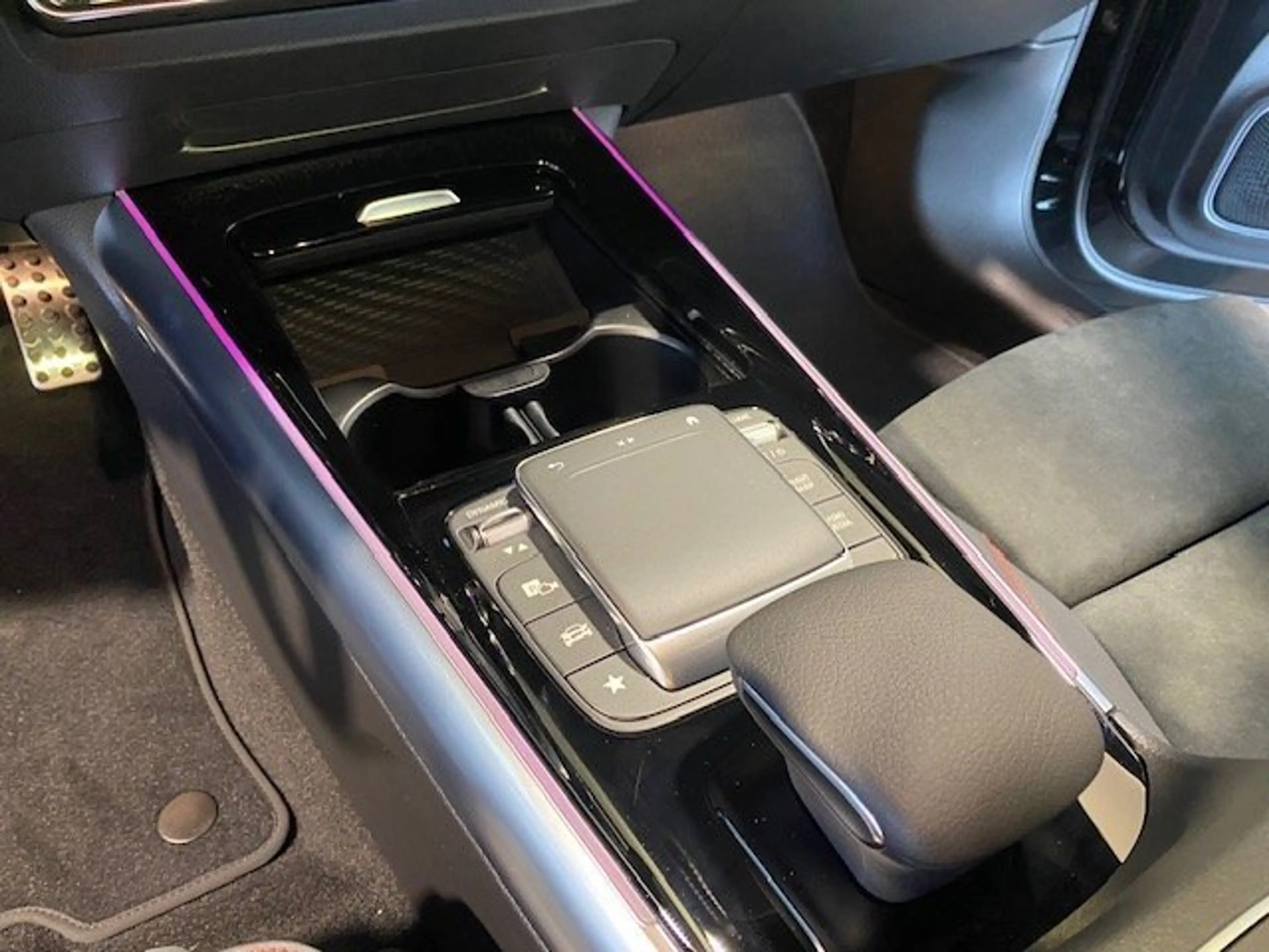 Mercedes-Benz EQA 350 4M AMG/Night/19"/LED/Pano./AHK/Burmester — photo 7