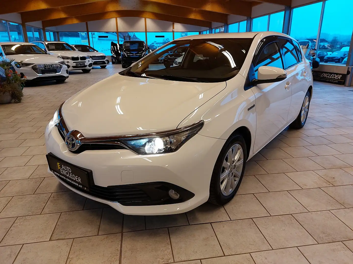 Toyota Auris 1,8 VVT-i Hybrid Edition 45 Weiß - 2