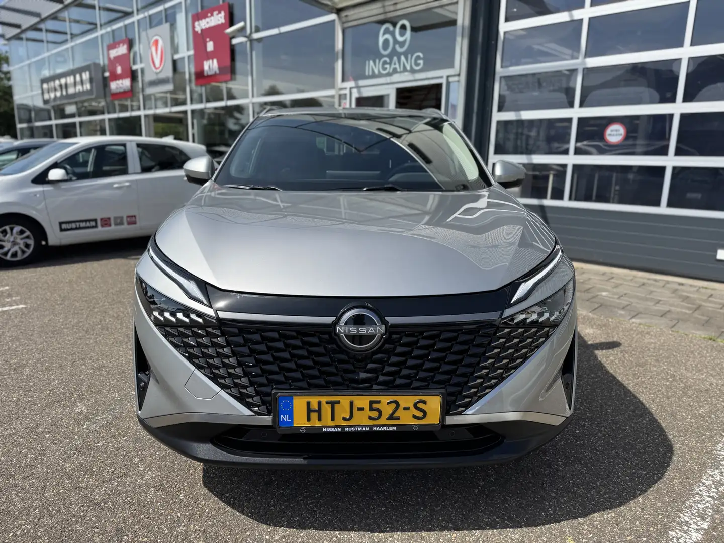 Nissan Qashqai 1.3 MHEV Xtronic N-Connecta Cold pack Grijs - 2