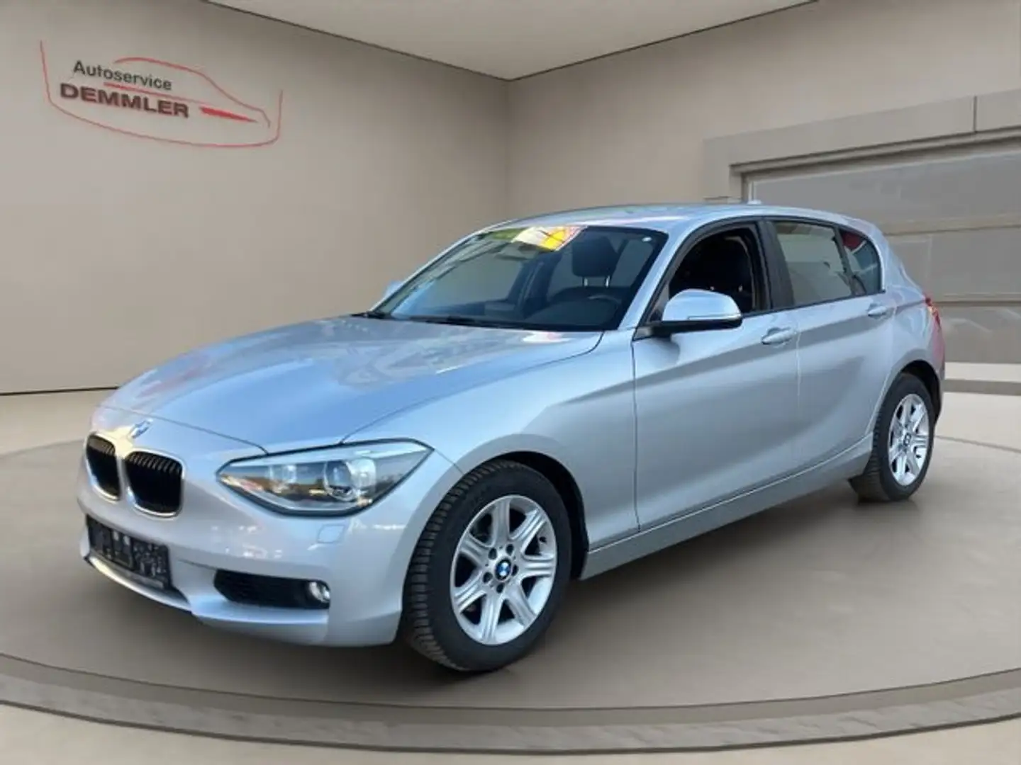 BMW 118 i, Navi, Xenon, Klimaautomatik, PDC, Tempomat Silber - 1
