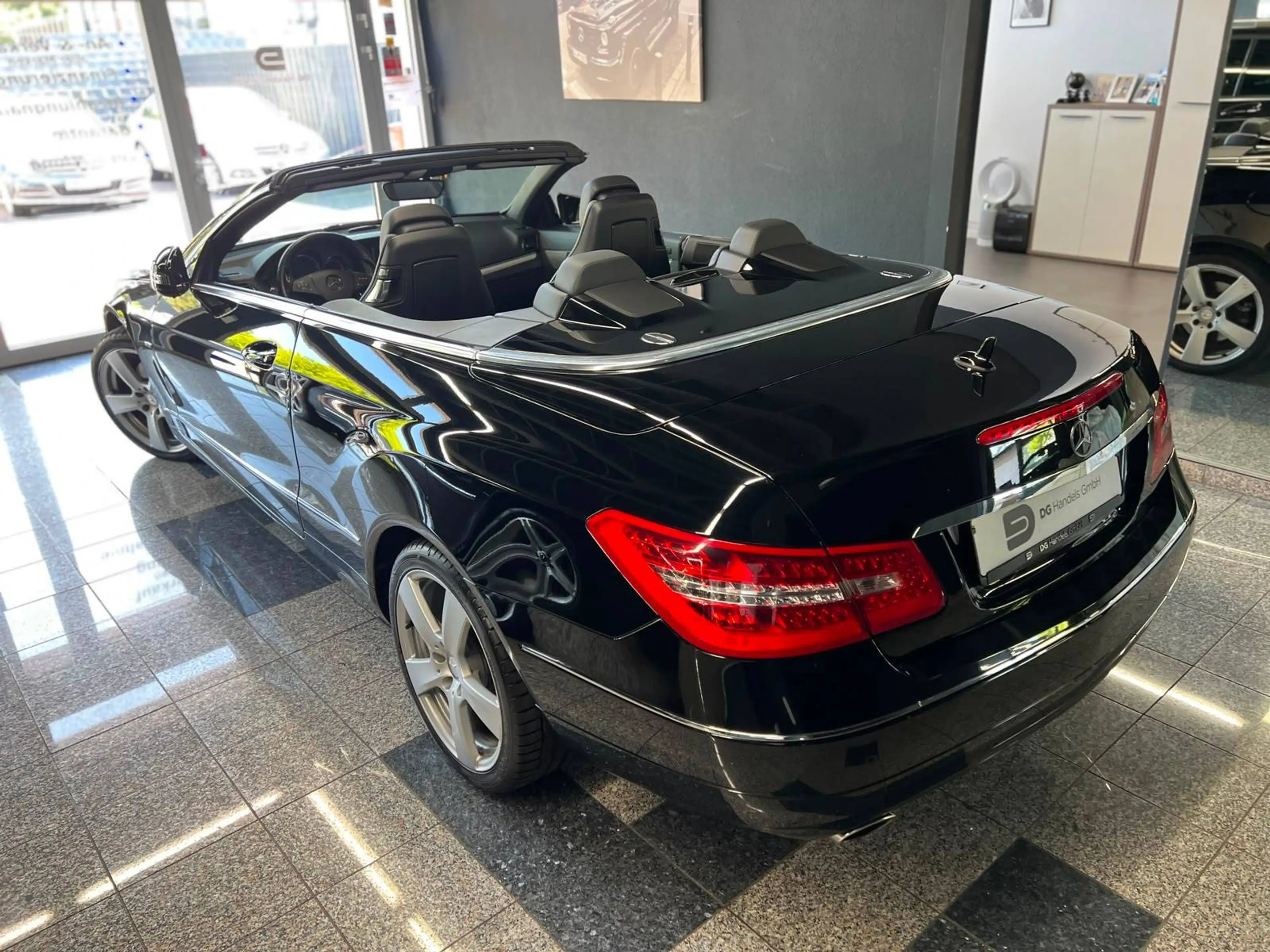 Mercedes-Benz E 350 E 350 CGI BlueEfficiency Avantgarde — photo 3