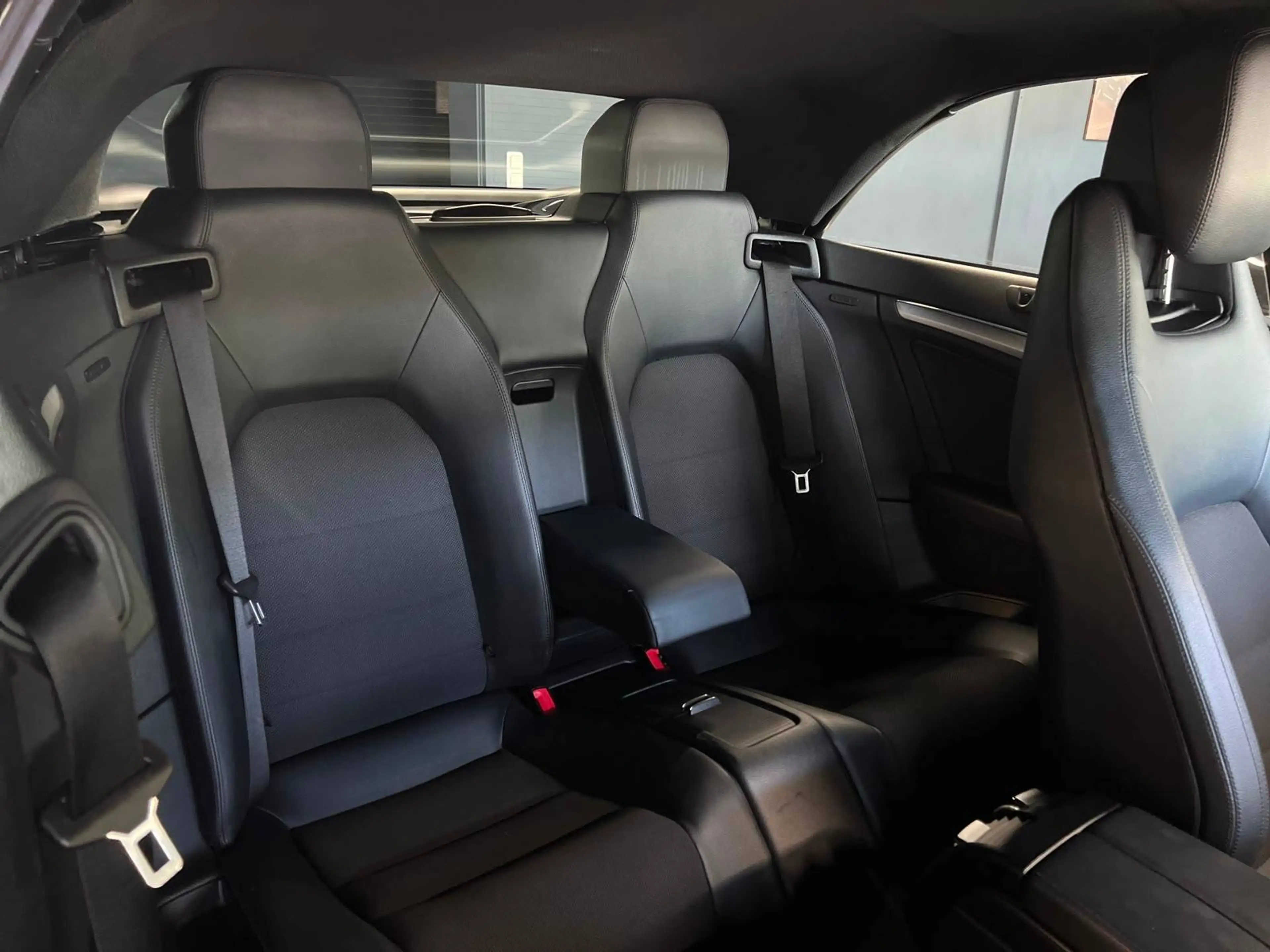 Mercedes-Benz E 350 E 350 CGI BlueEfficiency Avantgarde — photo 7