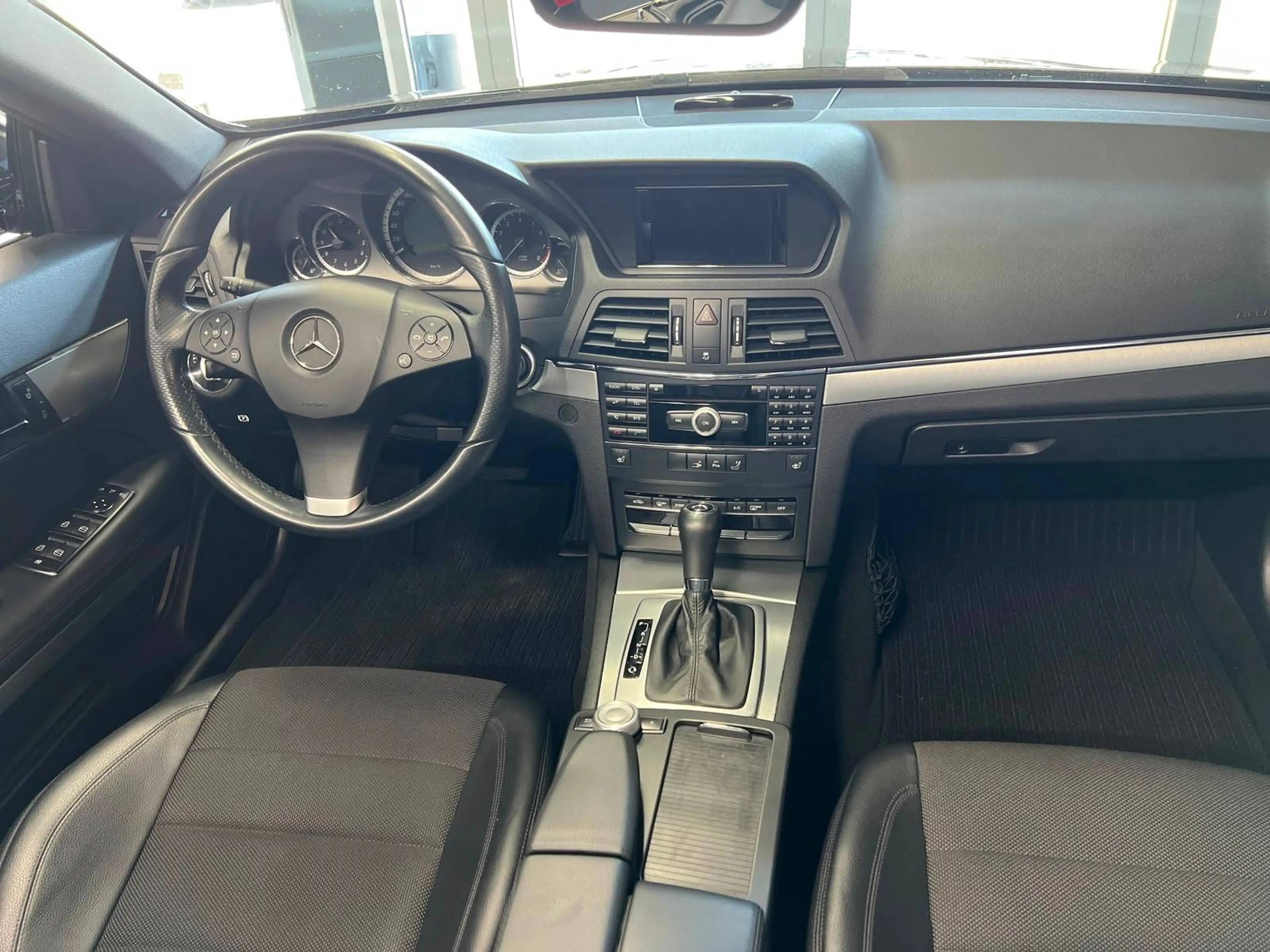 Mercedes-Benz E 350 E 350 CGI BlueEfficiency Avantgarde — photo 8