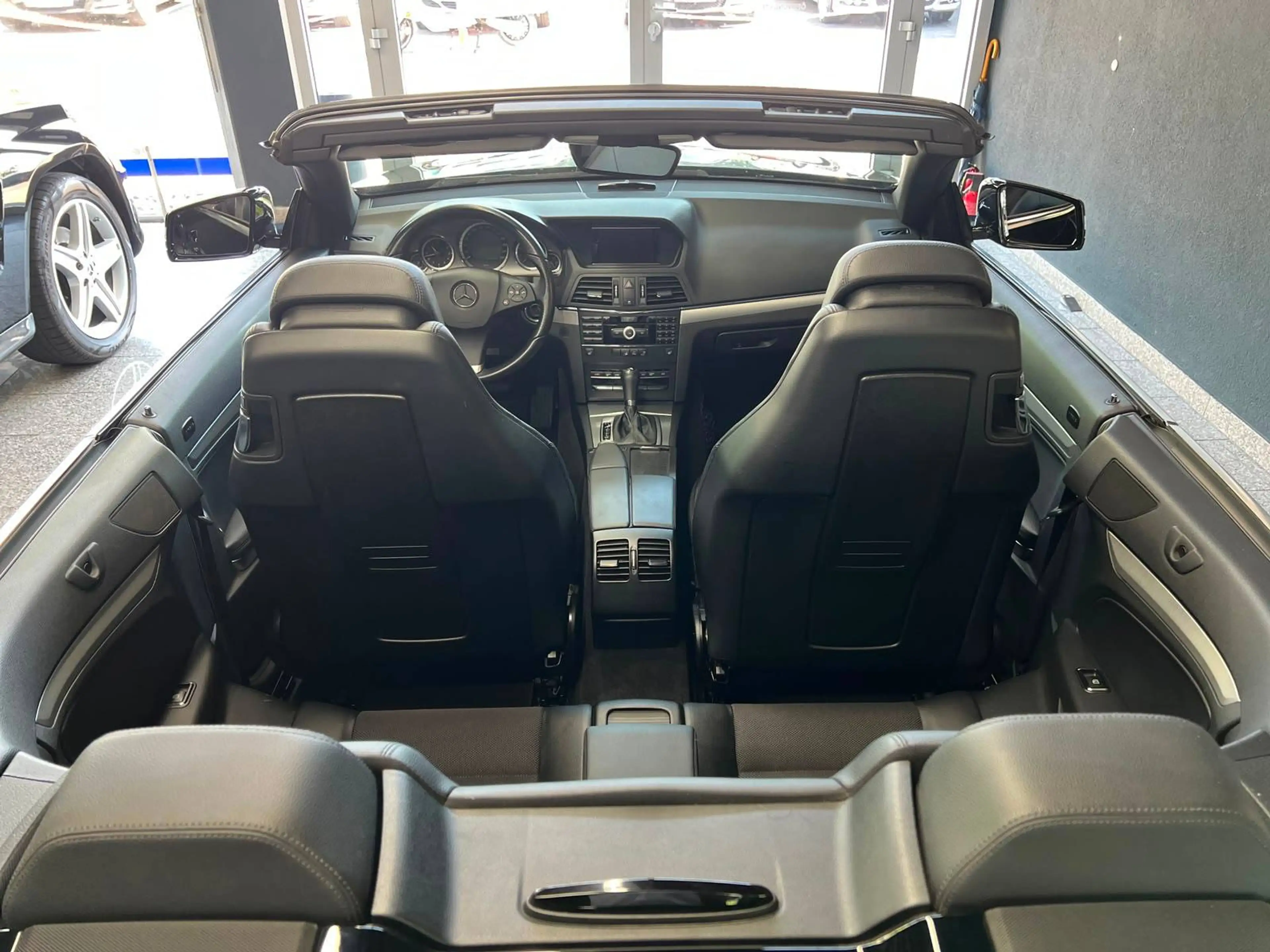 Mercedes-Benz E 350 E 350 CGI BlueEfficiency Avantgarde — photo 9