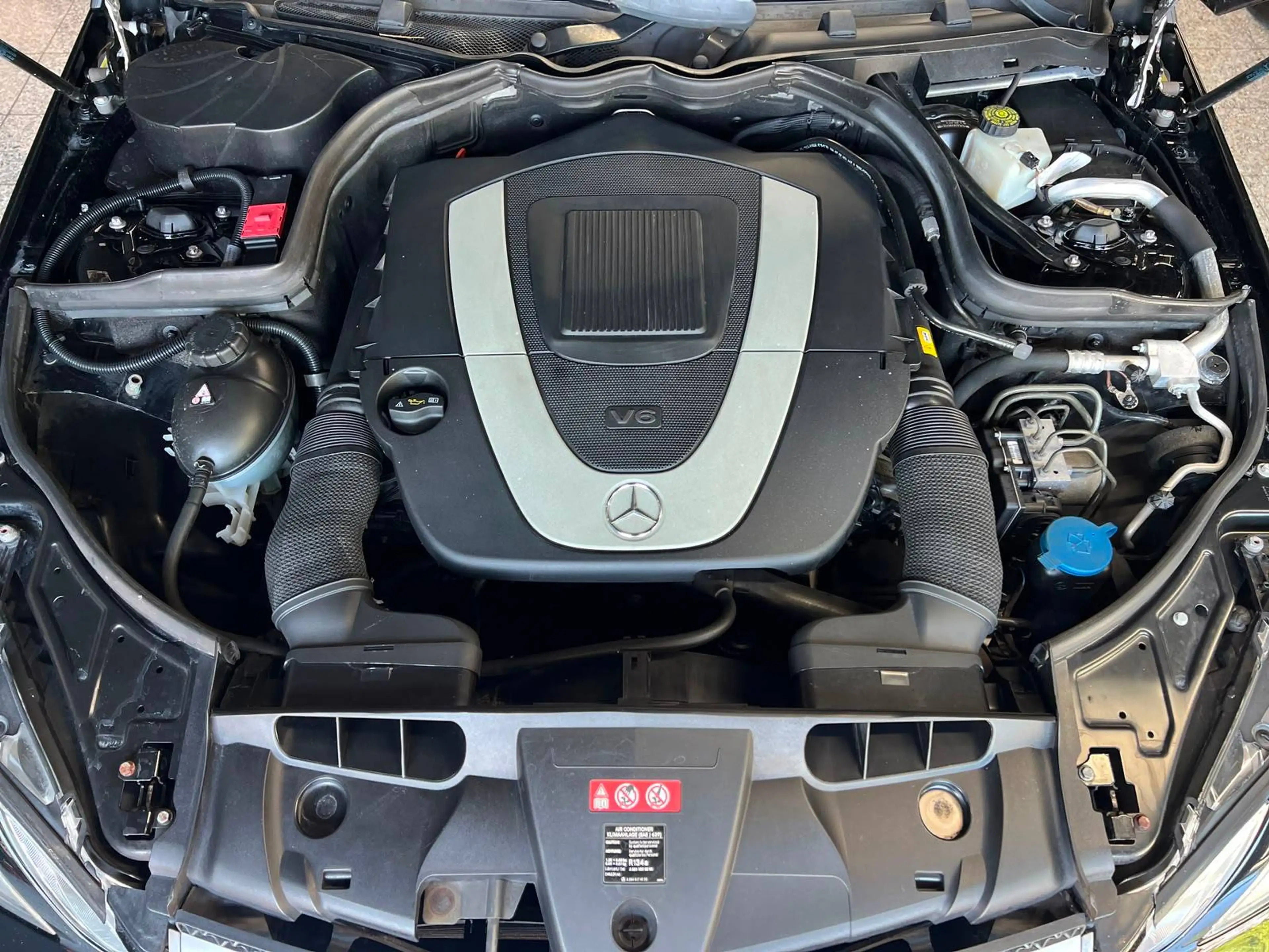 Mercedes-Benz E 350 E 350 CGI BlueEfficiency Avantgarde — photo 11