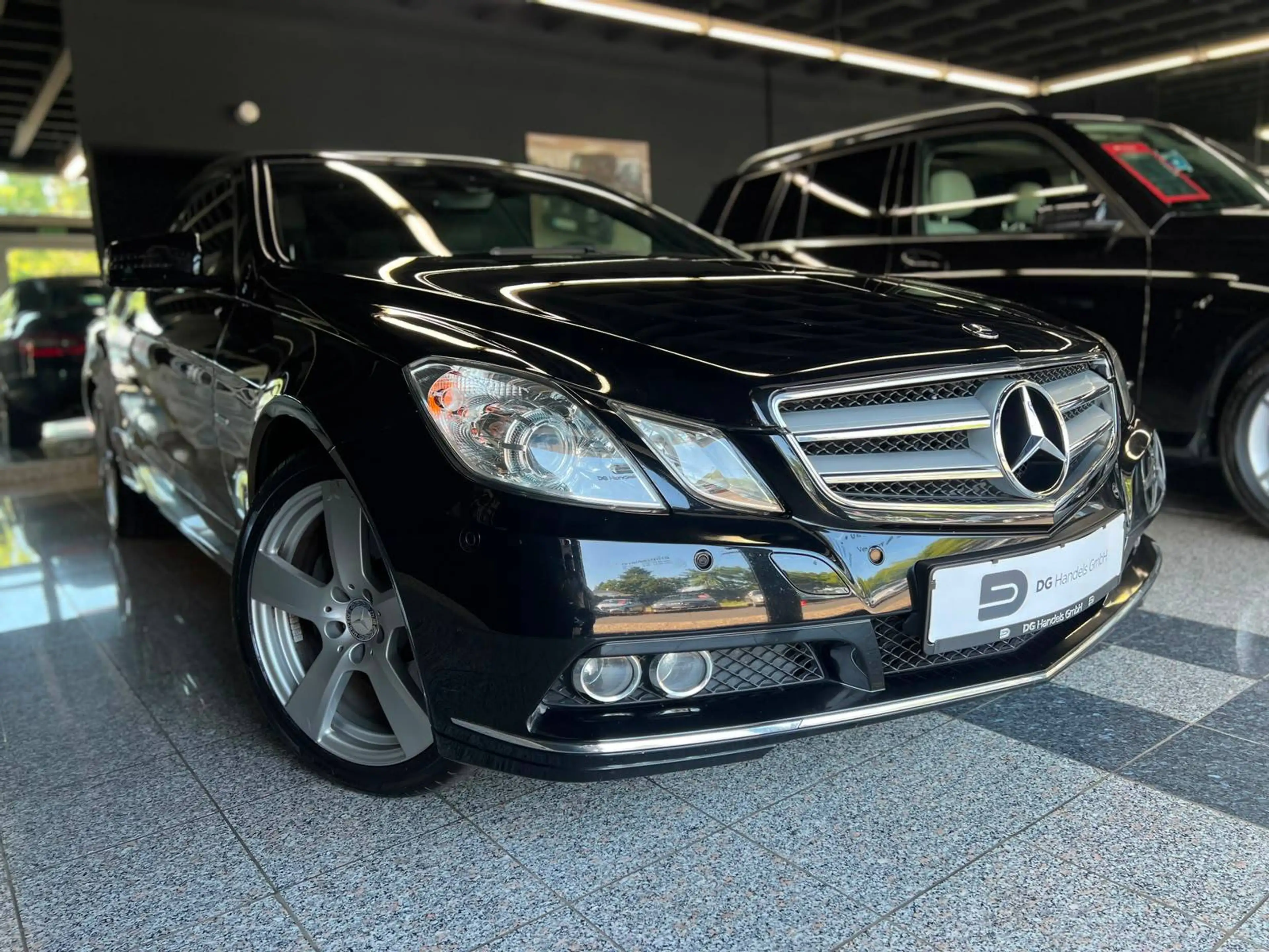 Mercedes-Benz E 350 E 350 CGI BlueEfficiency Avantgarde — photo 14