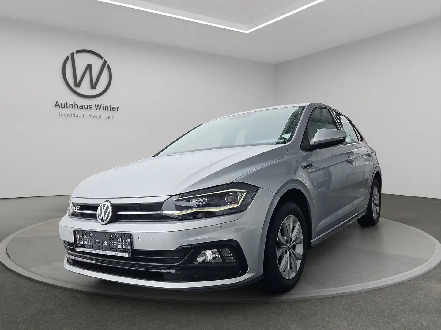 Volkswagen Polo VI 1,0 TSI Highline R-Line LED Navi SHZ PDC v+h Zilver - 2