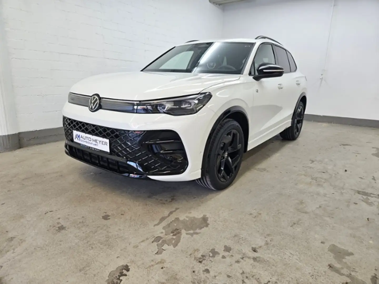 Volkswagen Tiguan R-Line 2.0 l TDI DSG Black Style AHK Navi IQ.Ligh Wit - 1