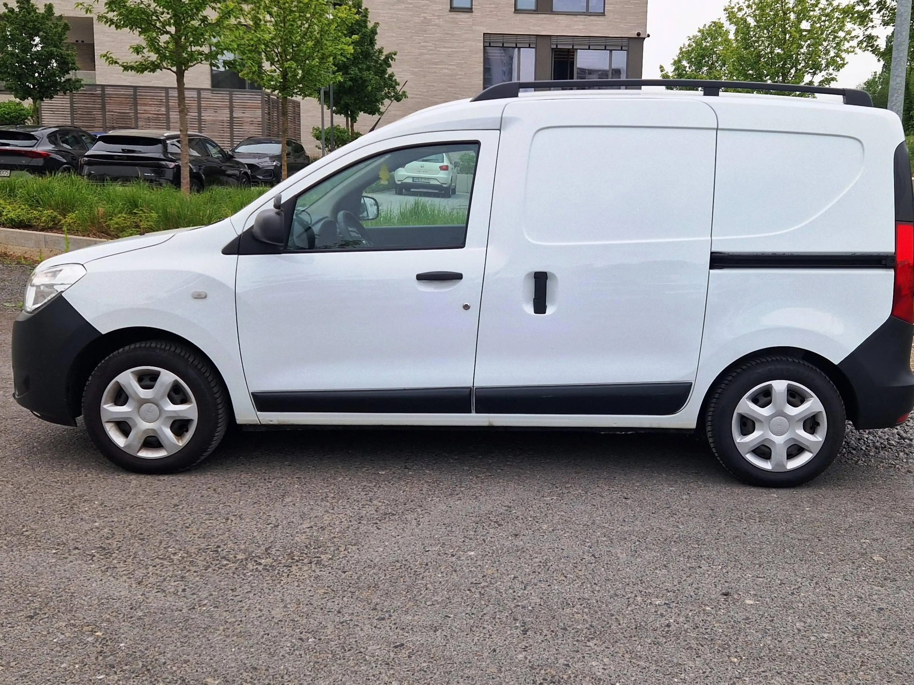 Dacia Dokker Comfort/2 Schiebetüren/Navi/PDC/Tempomat/Klima/Finanzierung ab 6,99%/ — photo 2