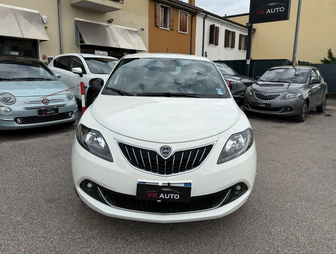 Lancia Ypsilon HYBRID 1.0 70 CV S&S PLATINO/NEOPATENT/PROMO FIN Bianco - 2