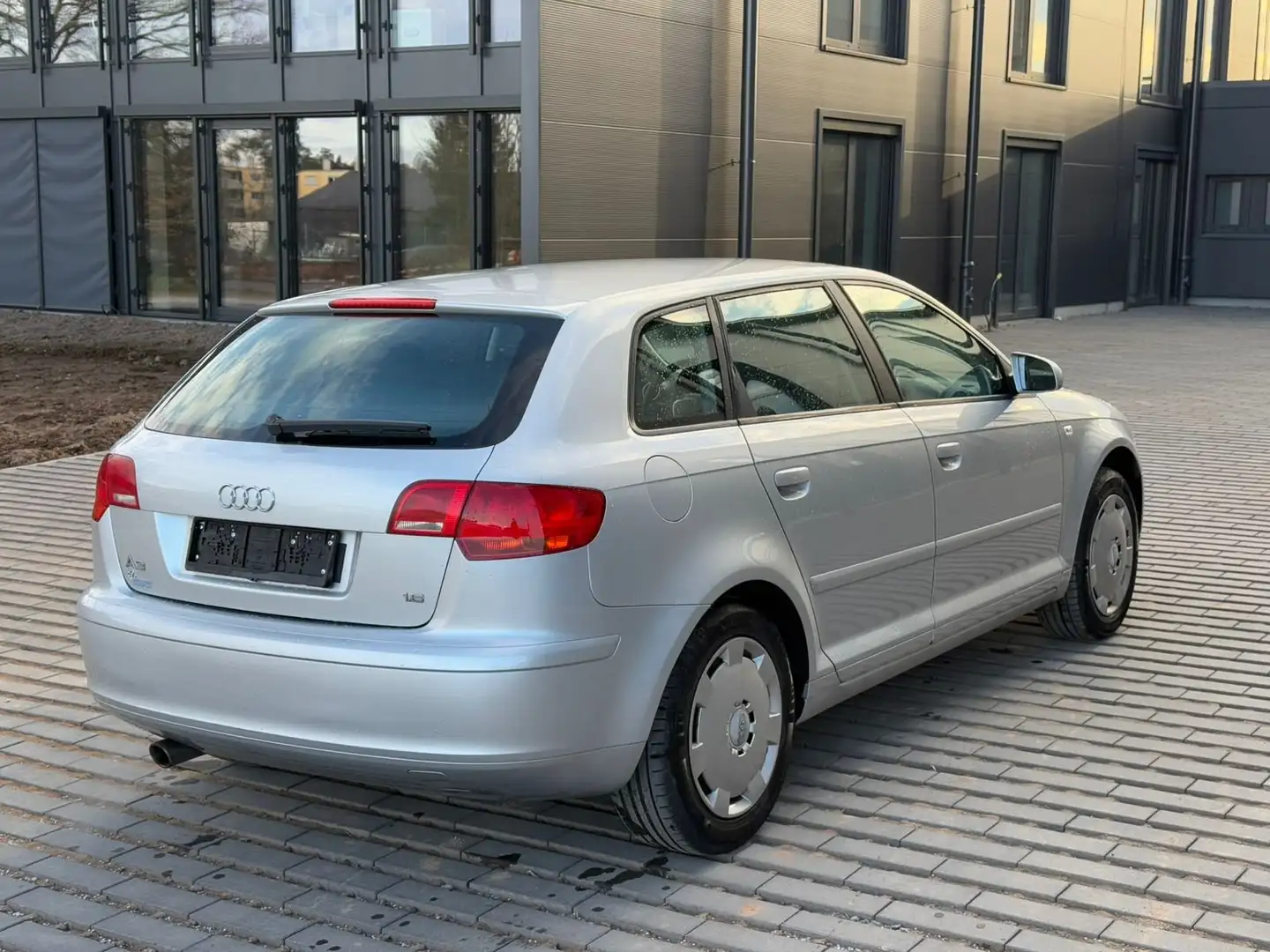 Audi A3 1.6 Attraction Grau - 2