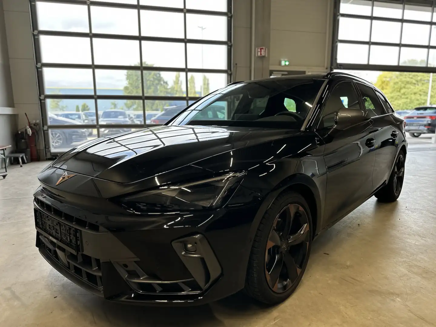 CUPRA Leon ST 1.5eTSI DSG Skyline Dynamic Matrix AHK Schwarz - 1