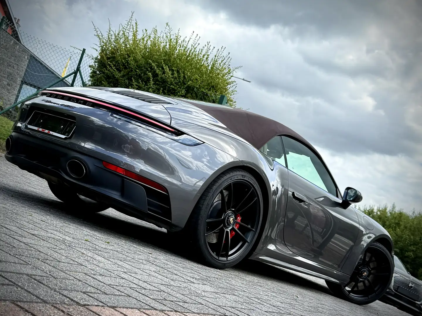 Porsche 992 Carrera 4 GTS Cabrio. Gris - 2