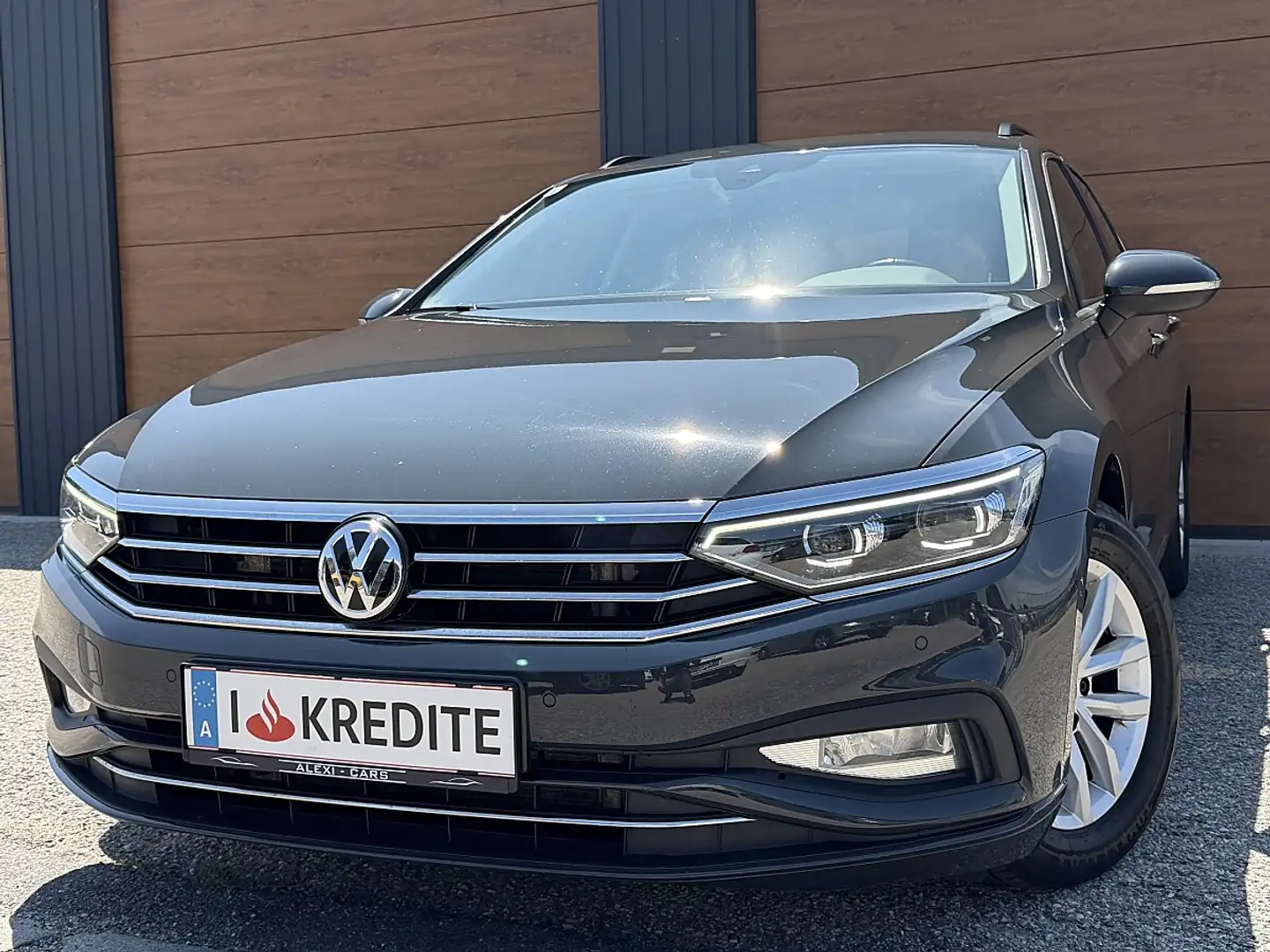 Volkswagen Passat Variant Business 2,0 SCR TDI DSG Grau - 2
