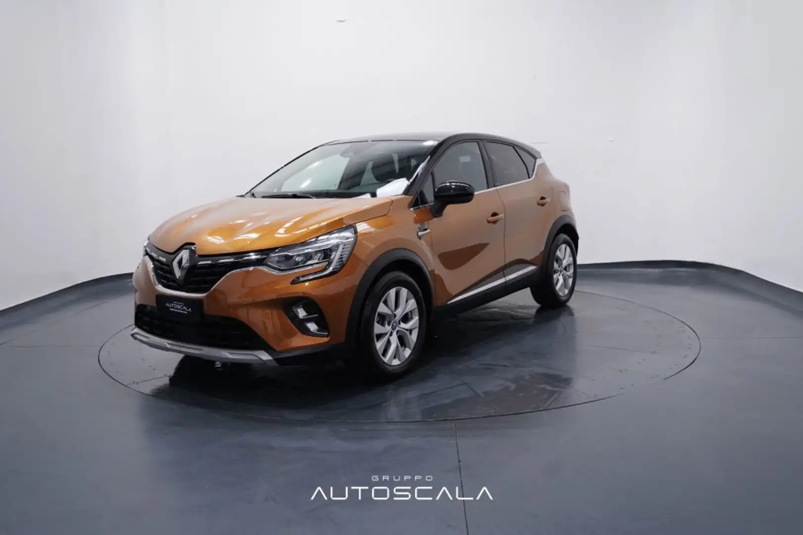 Renault Captur 1.6 Plug-in Hybrid E-Tech 160cv Intens Arancione - 1