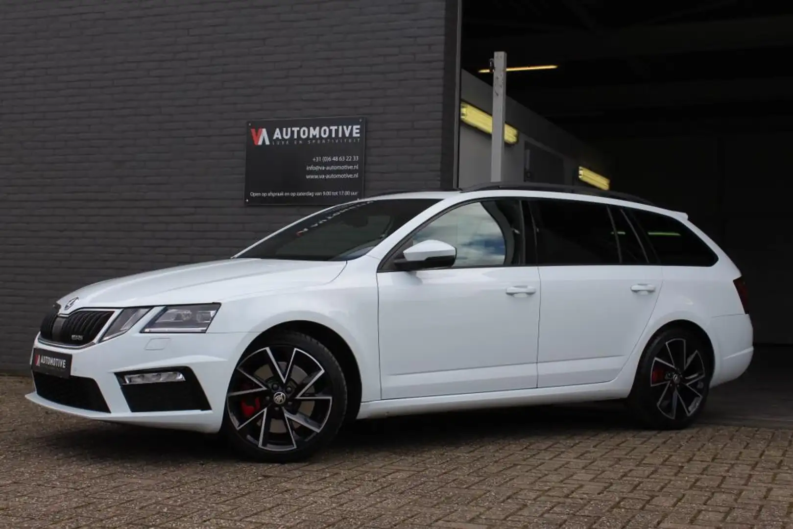 Skoda Octavia Combi 2.0 TSI RS DSG PANO ACC CARPLAY WINTERPAKKET Wit - 2