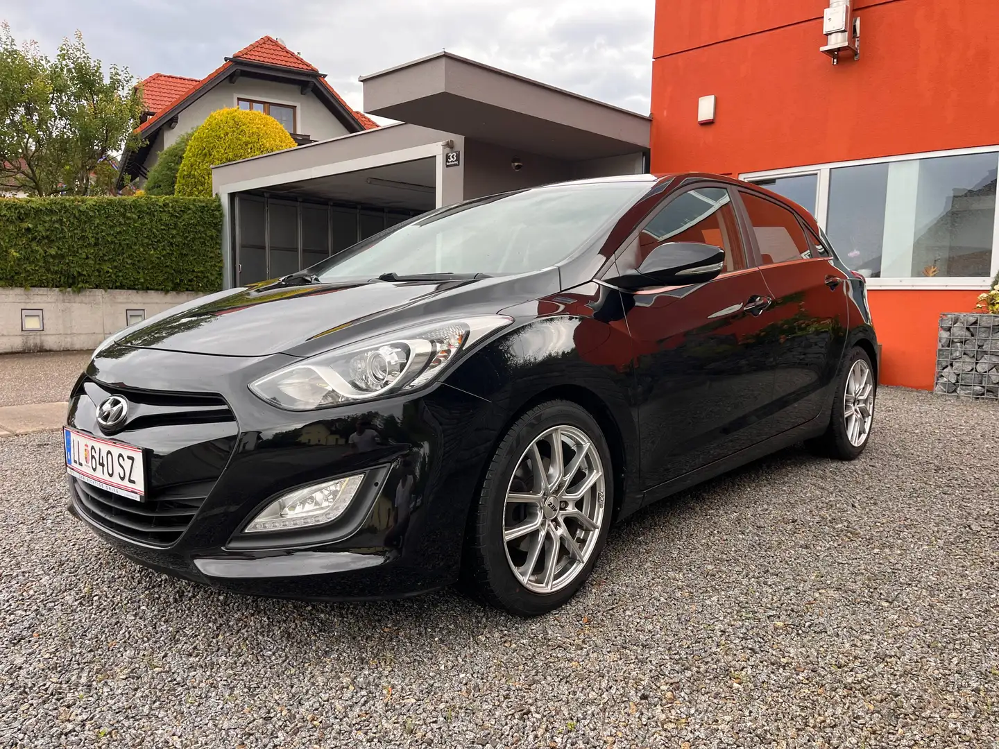 Hyundai i30 i30 1,6 CRDi Premium (Sommer- und Winterräder) Schwarz - 1