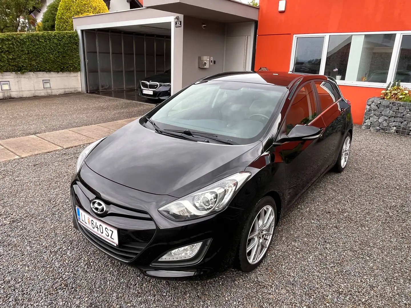 Hyundai i30 i30 1,6 CRDi Premium (Sommer- und Winterräder) Schwarz - 2