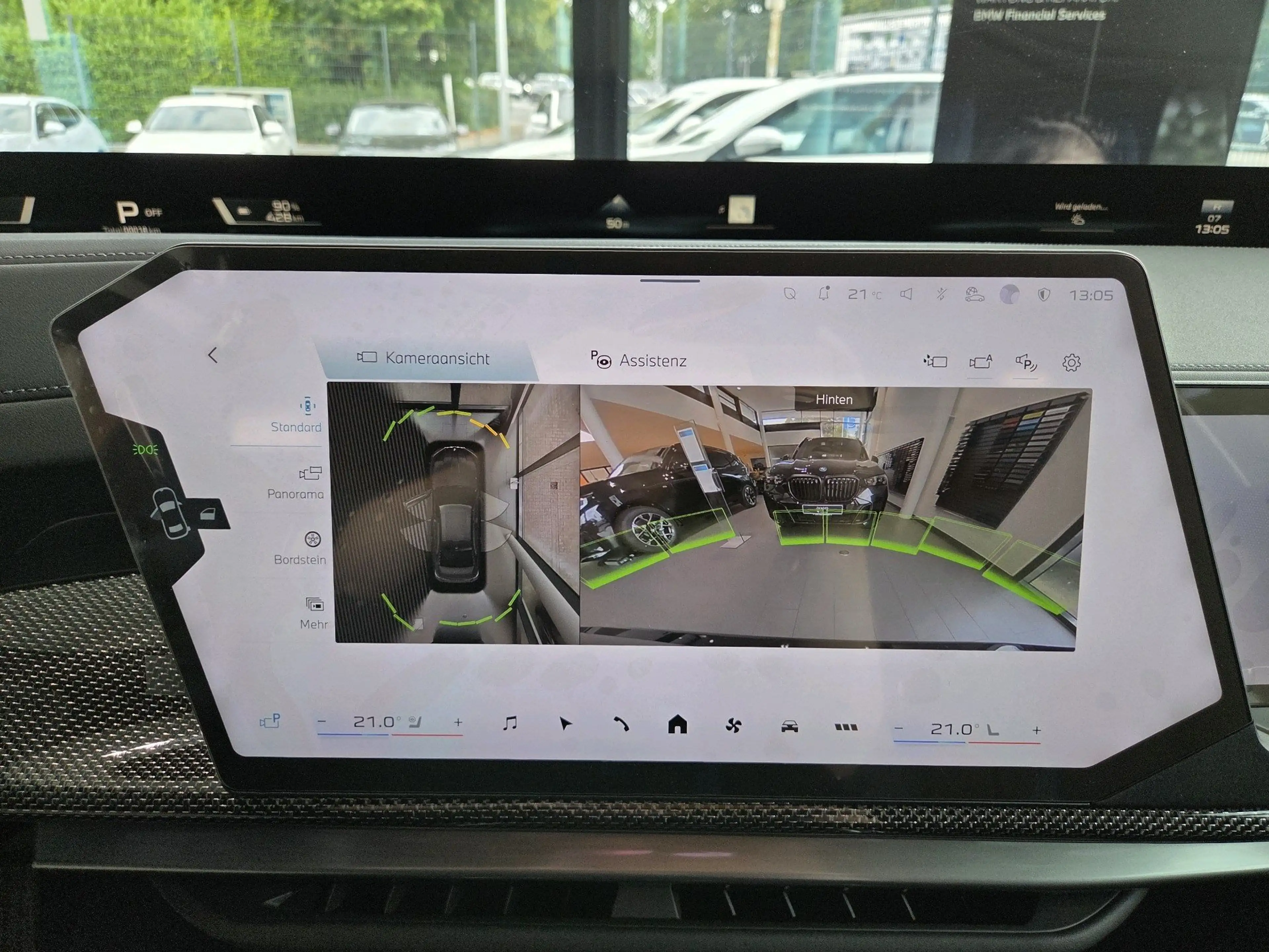 BMW i7 50 xDrive M Sport Pro || Executive Theatre SkyLoun — photo 11