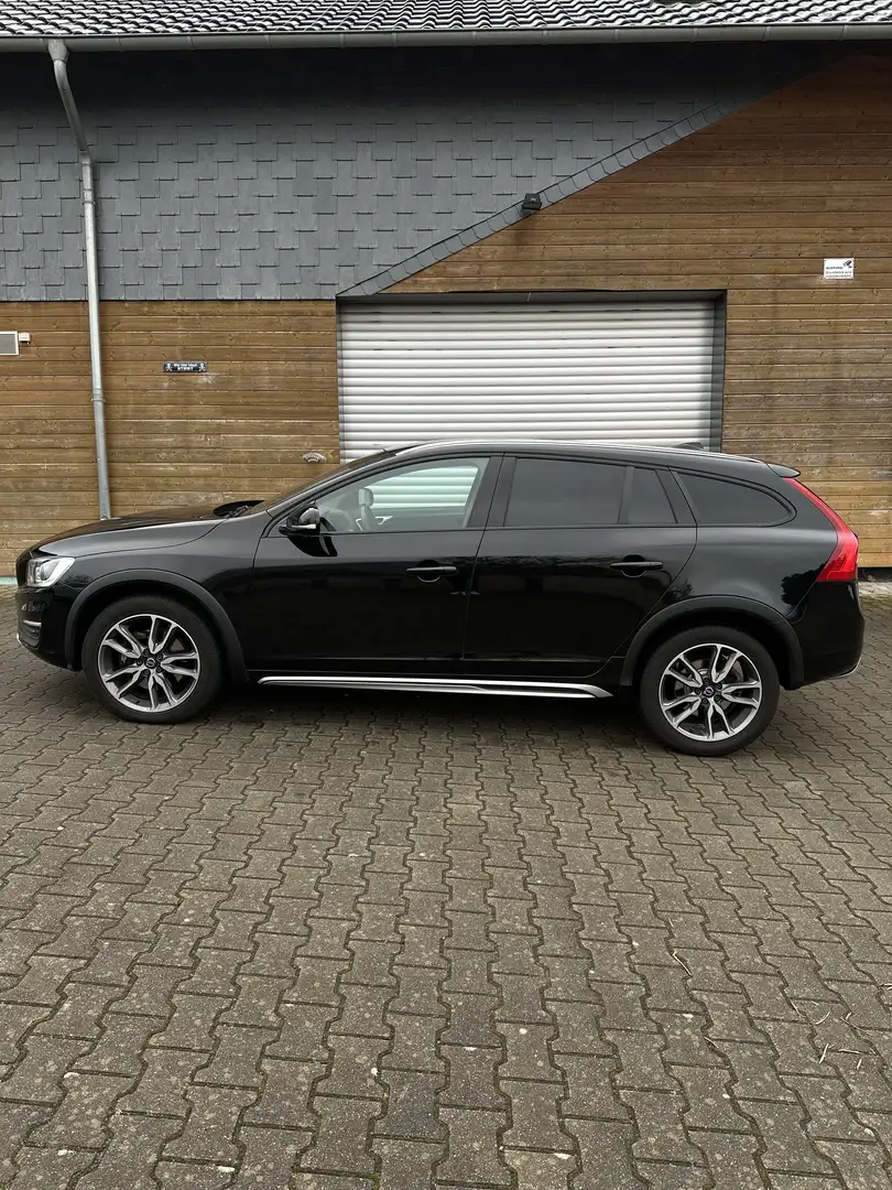 Volvo V60 Cross Country Pro Schwarz - 2