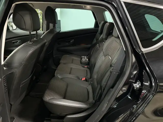Renault Scenic view 12
