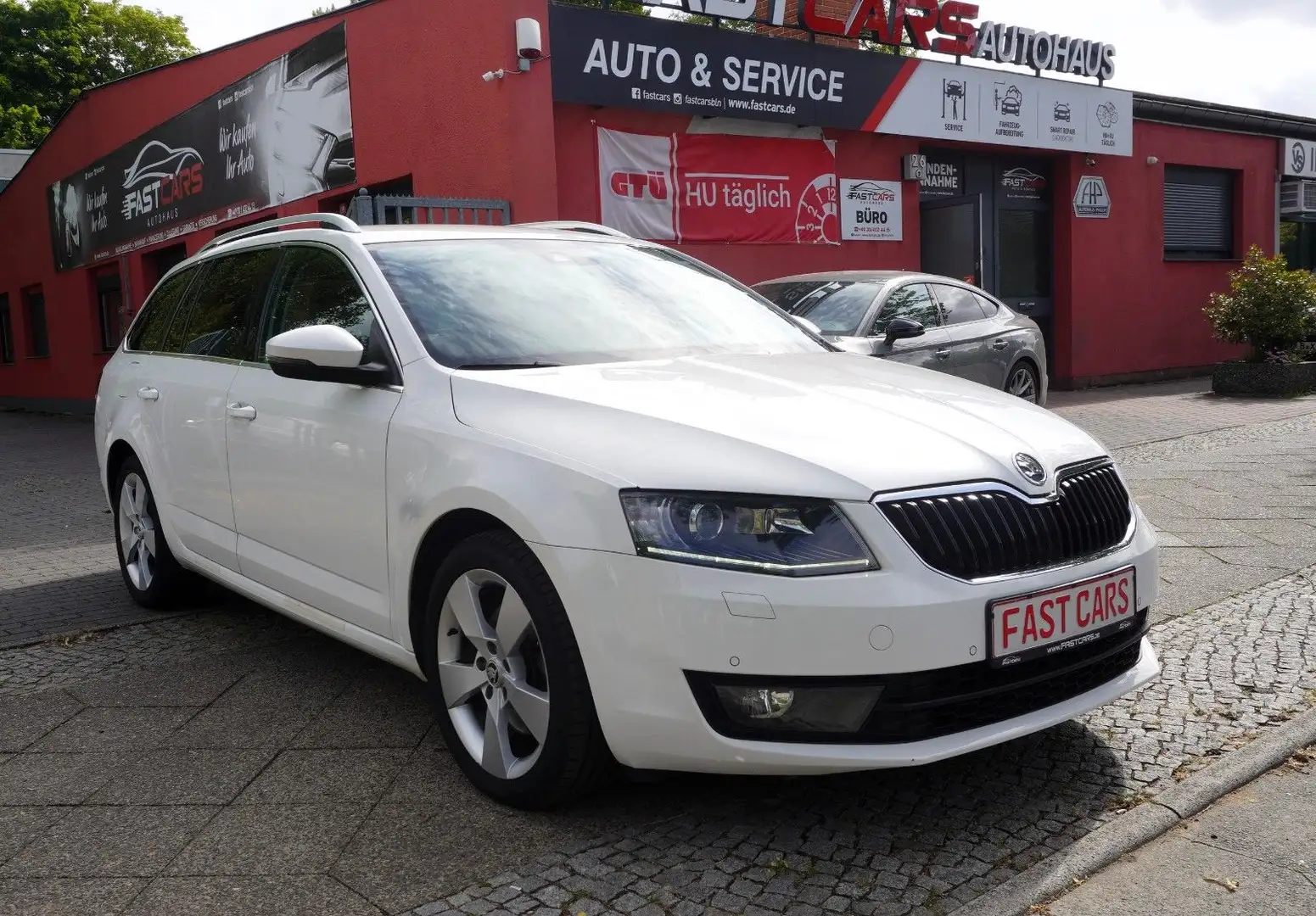 Skoda Octavia Combi Elegance DSG Tempomat Klim SHZ PDC Wit - 2